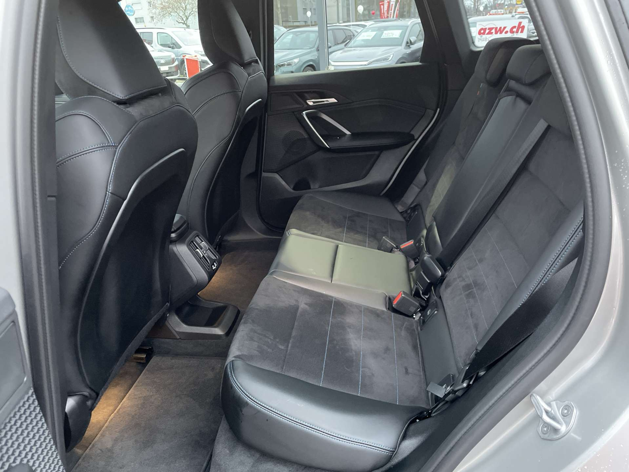 listing desktop thumbnail image 6