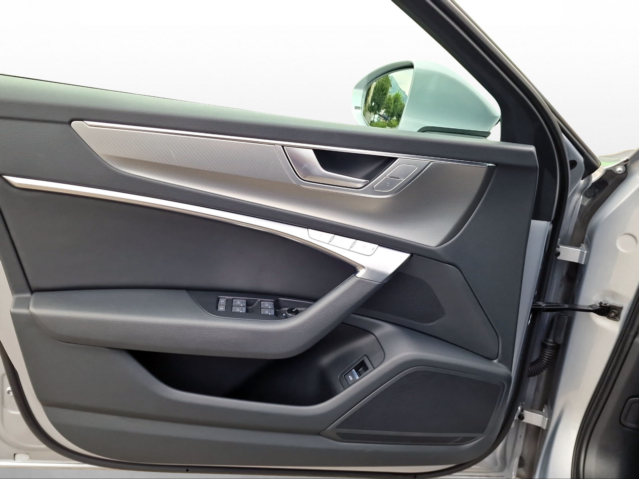 listing desktop thumbnail image 9