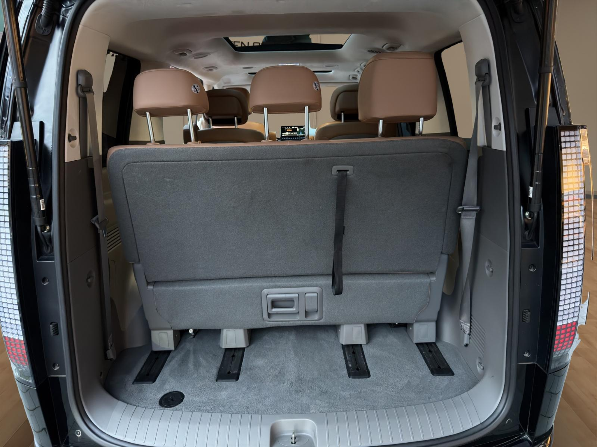 listing desktop thumbnail image 23