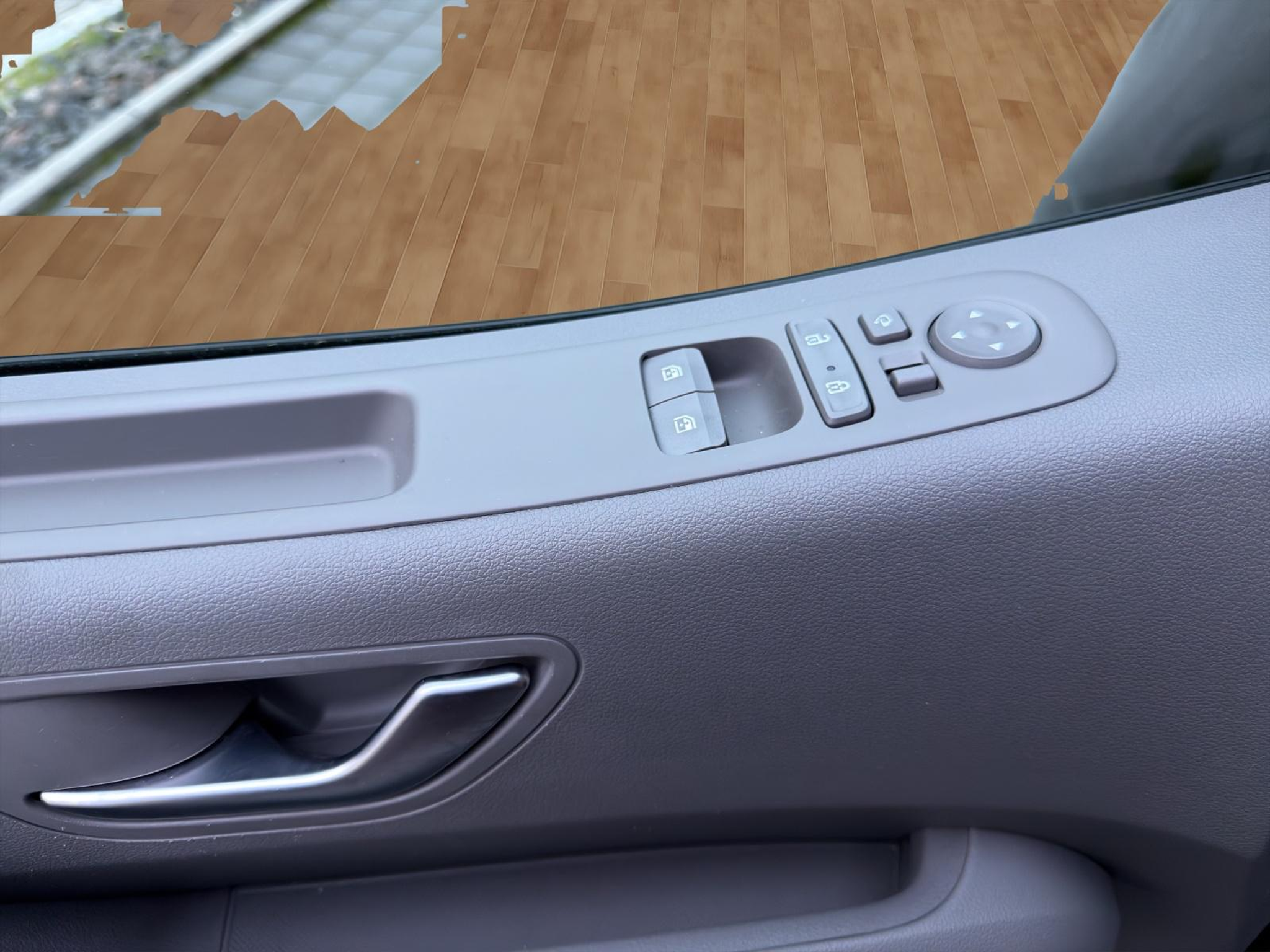 listing desktop thumbnail image 11