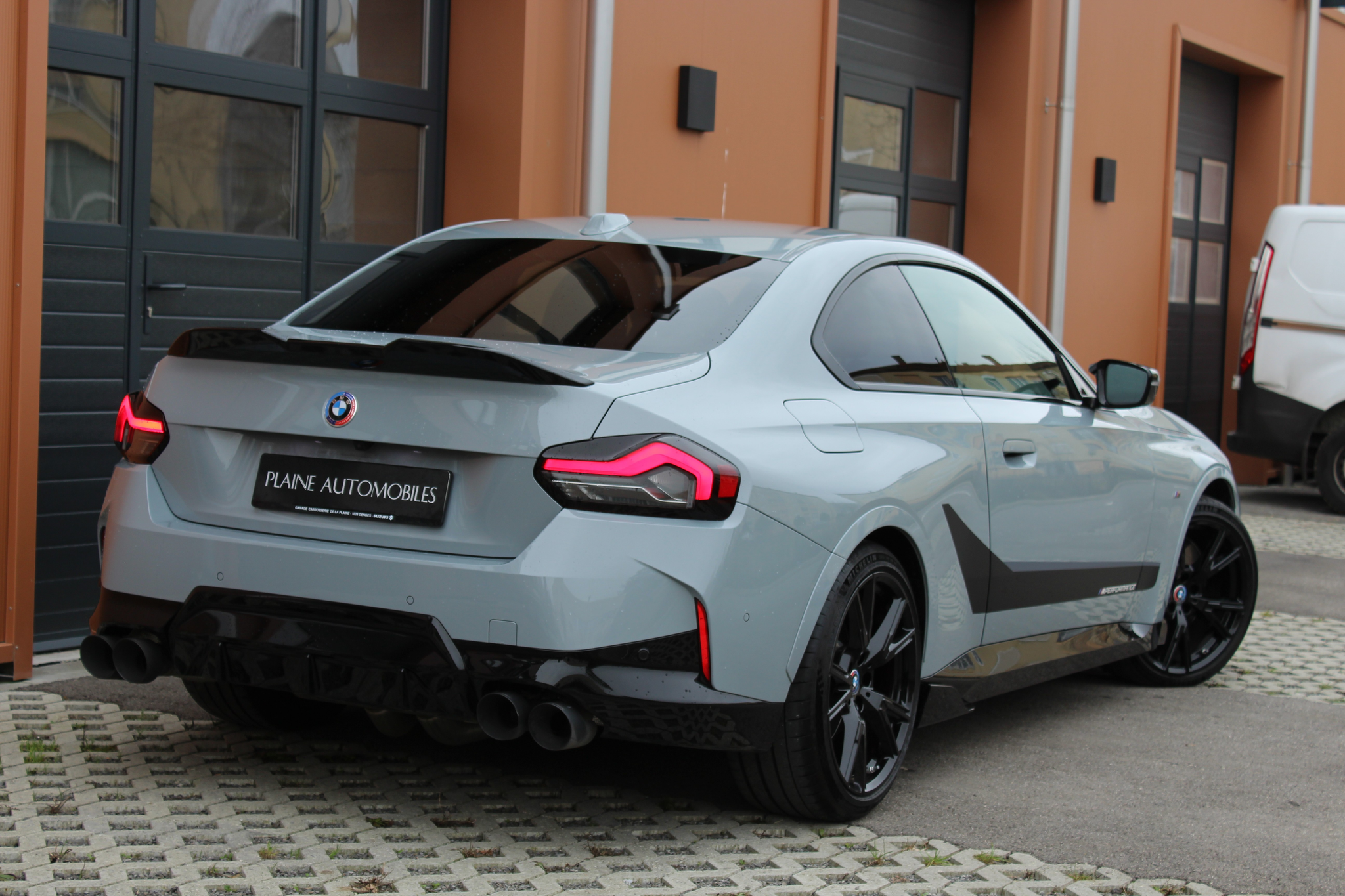 listing desktop thumbnail image 5