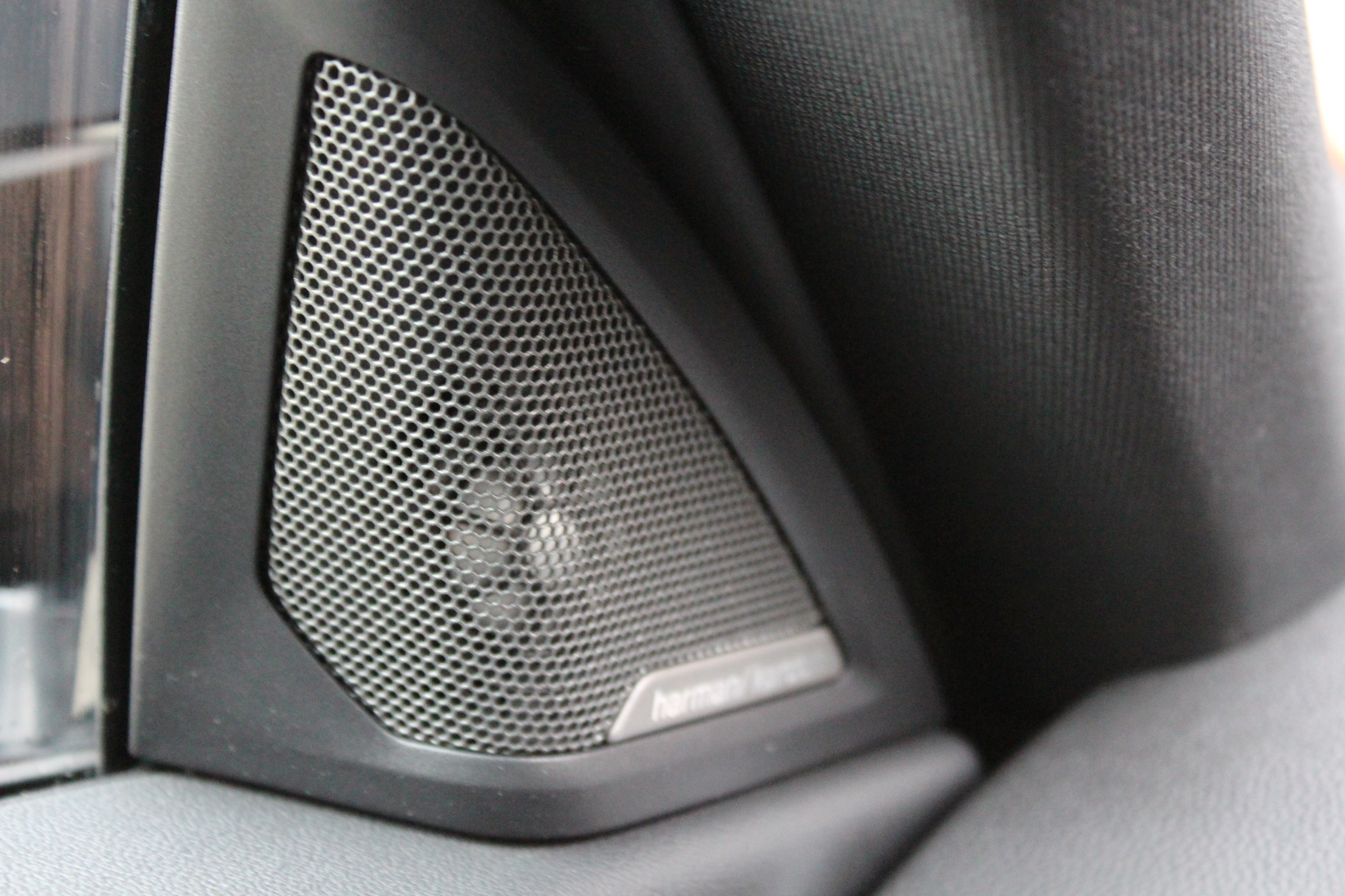 listing desktop thumbnail image 16