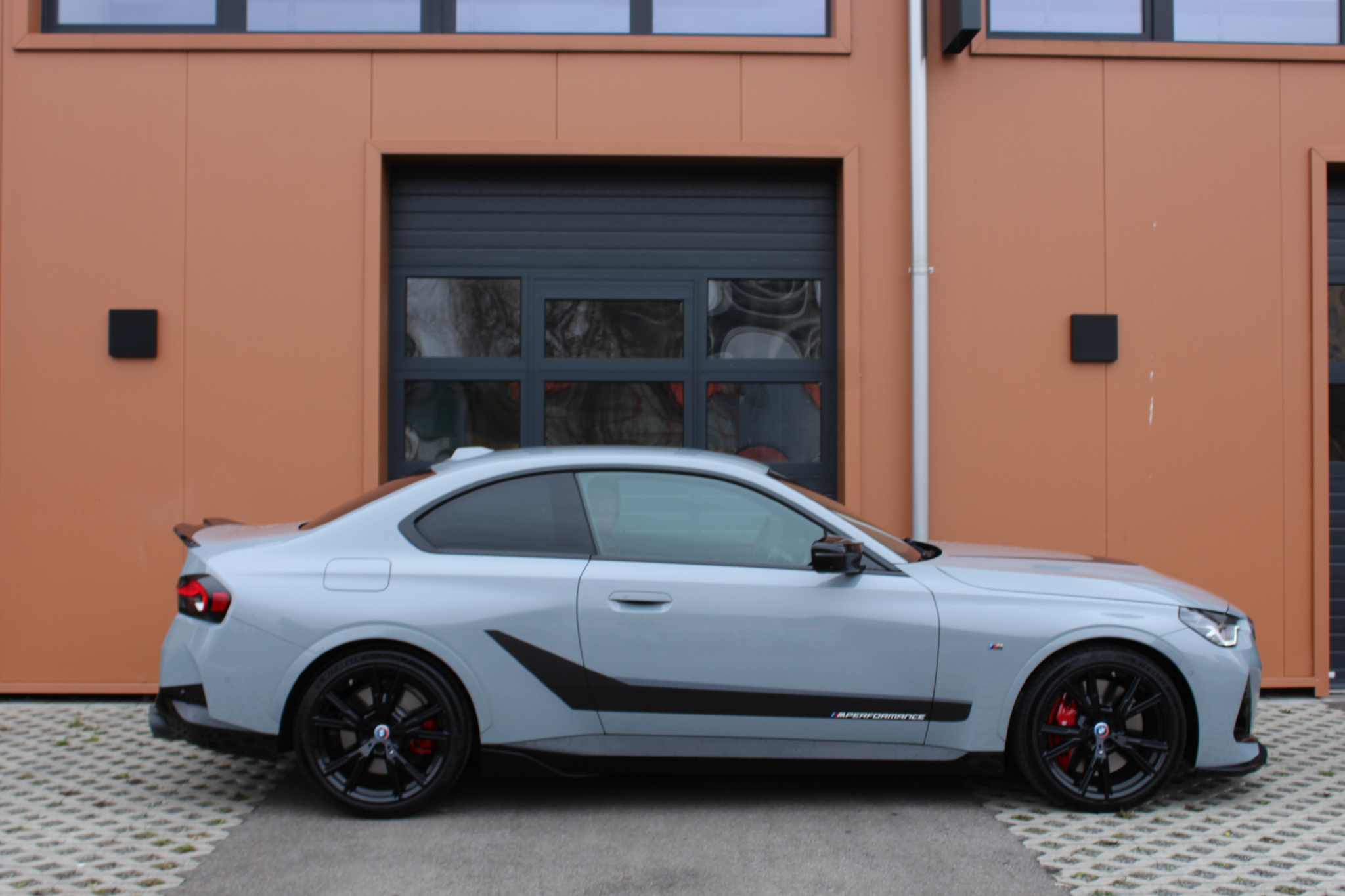 listing desktop thumbnail image 4