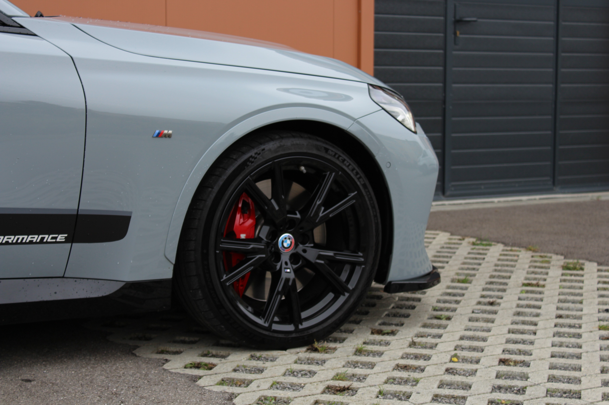 listing desktop thumbnail image 6