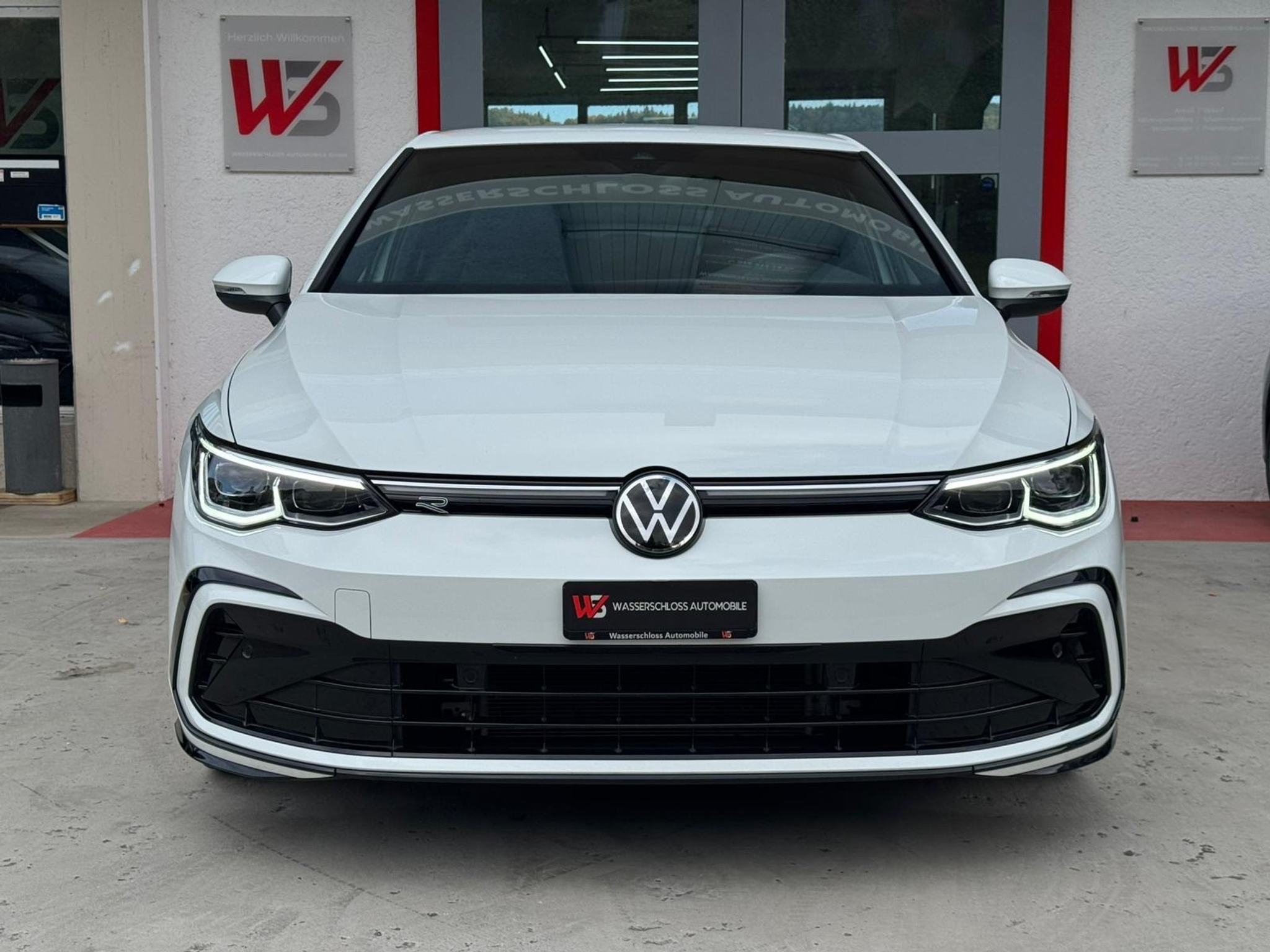 listing desktop thumbnail image 1