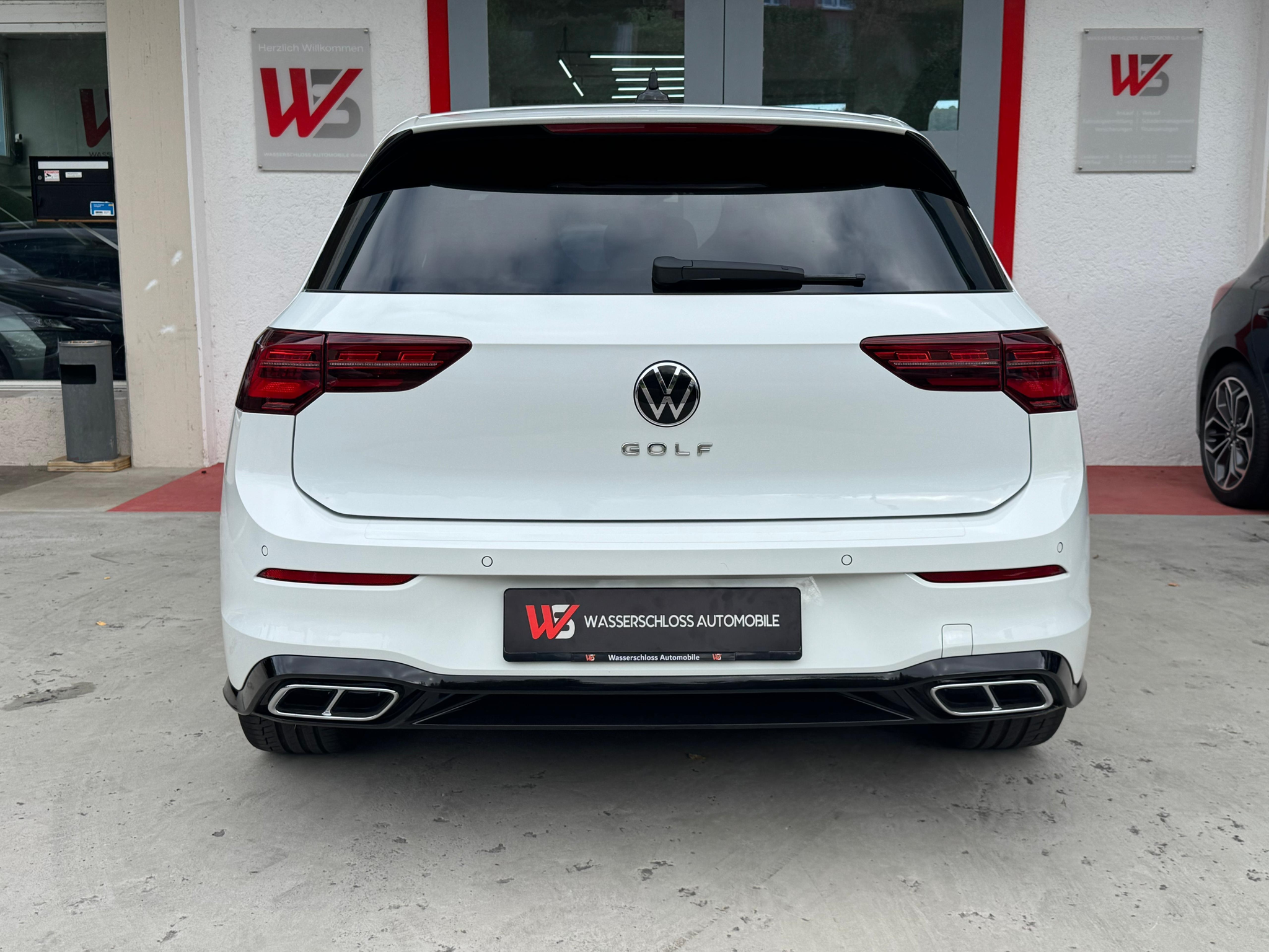 listing desktop thumbnail image 4