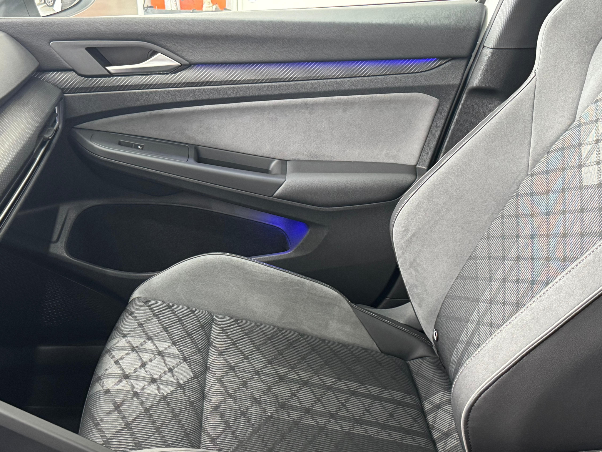 listing desktop thumbnail image 22