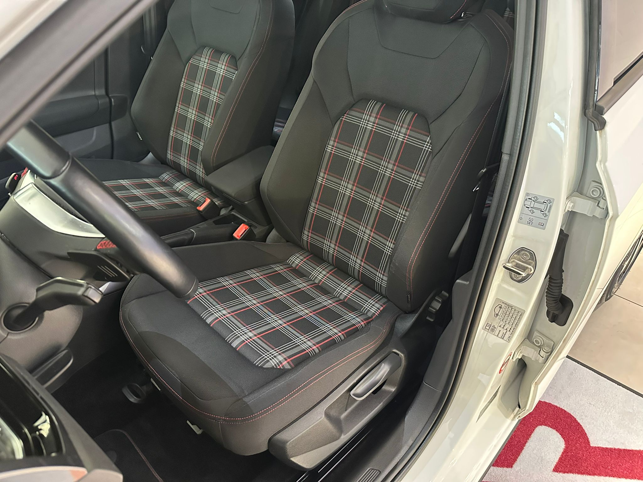 listing desktop thumbnail image 5