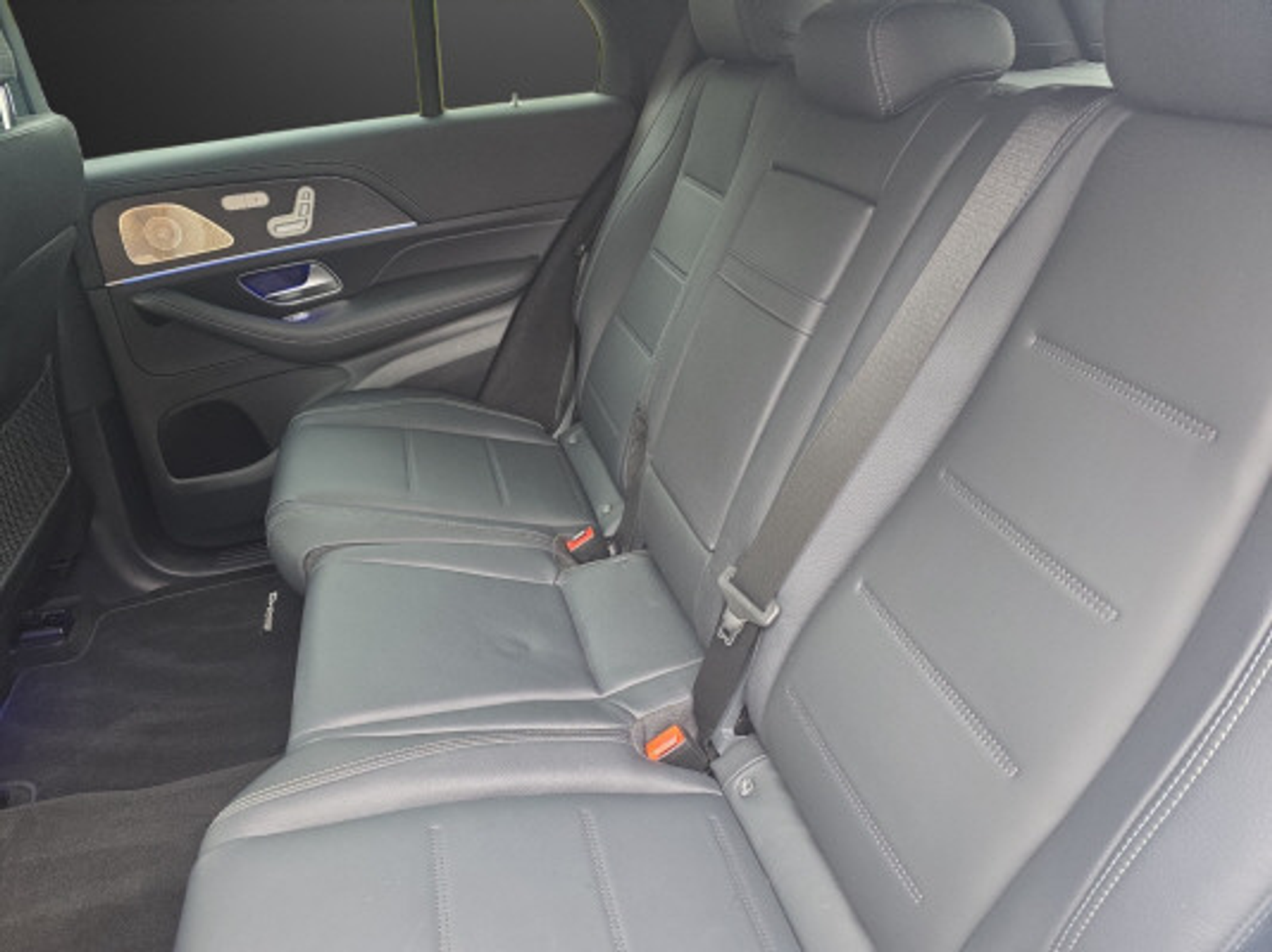 listing desktop thumbnail image 8