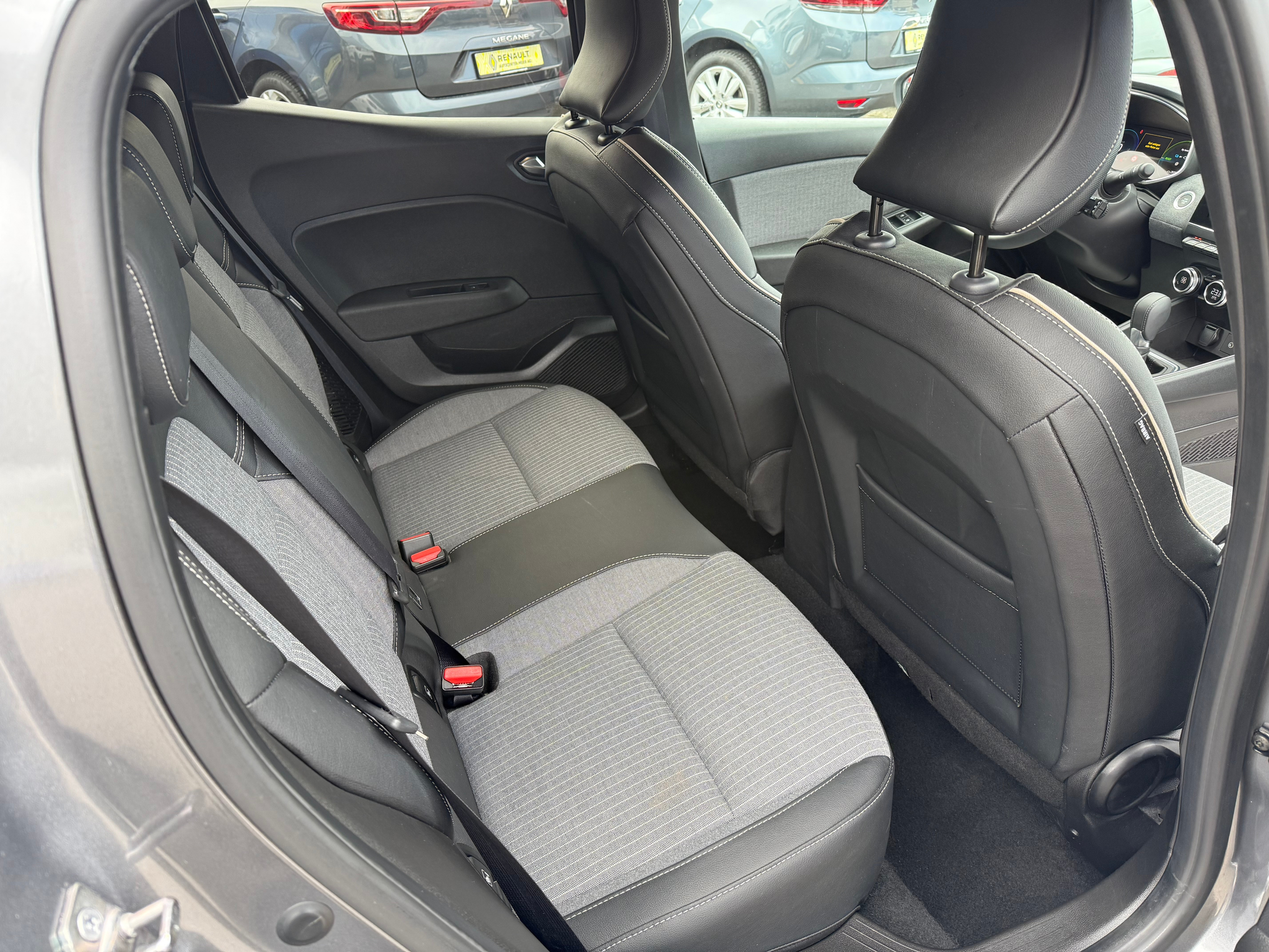 listing desktop thumbnail image 11