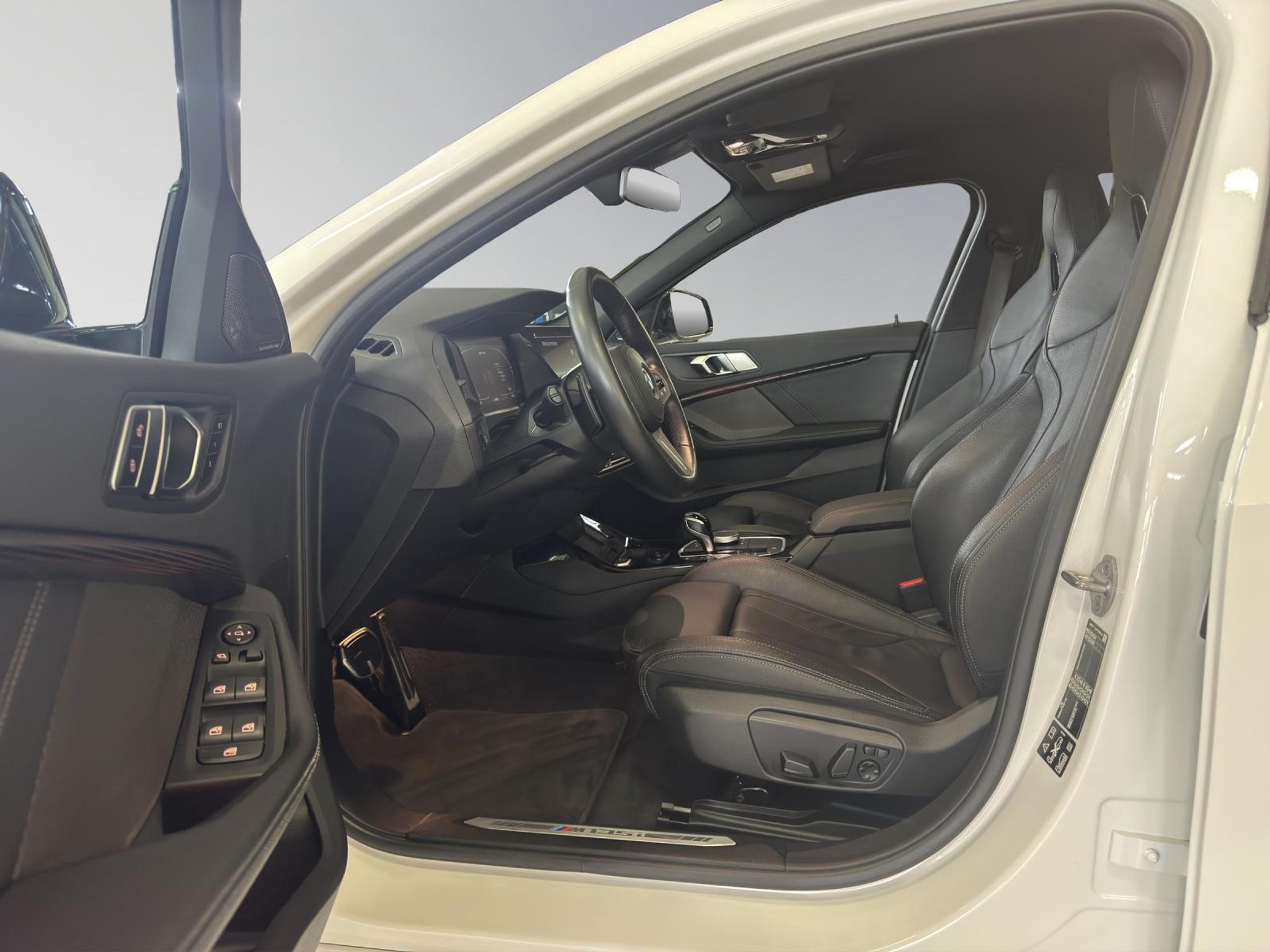 listing desktop thumbnail image 4