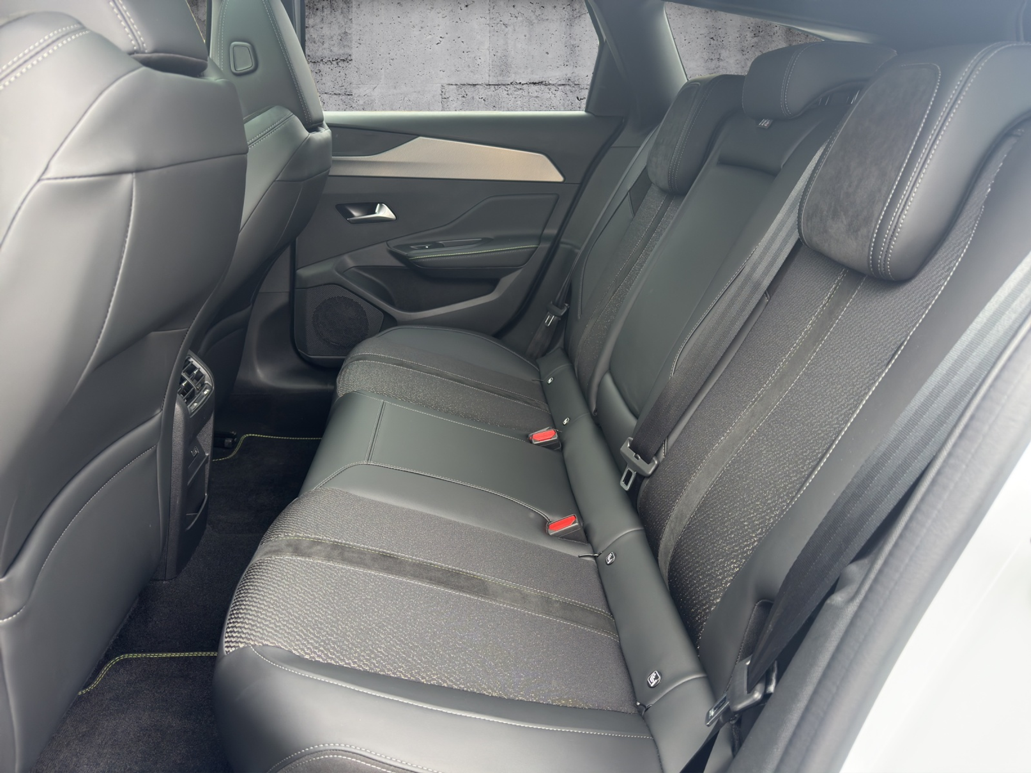 listing desktop thumbnail image 25