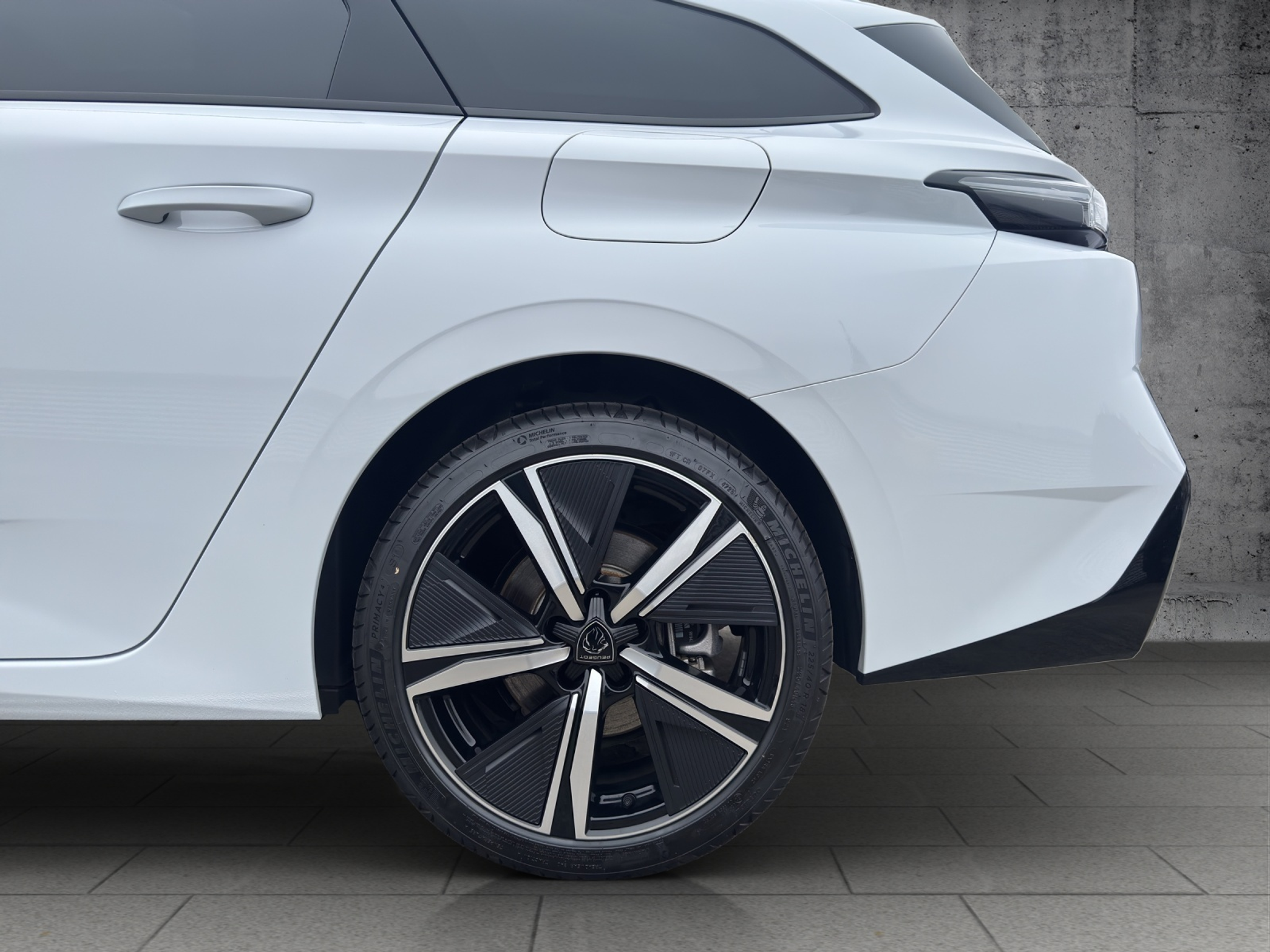 listing desktop thumbnail image 31