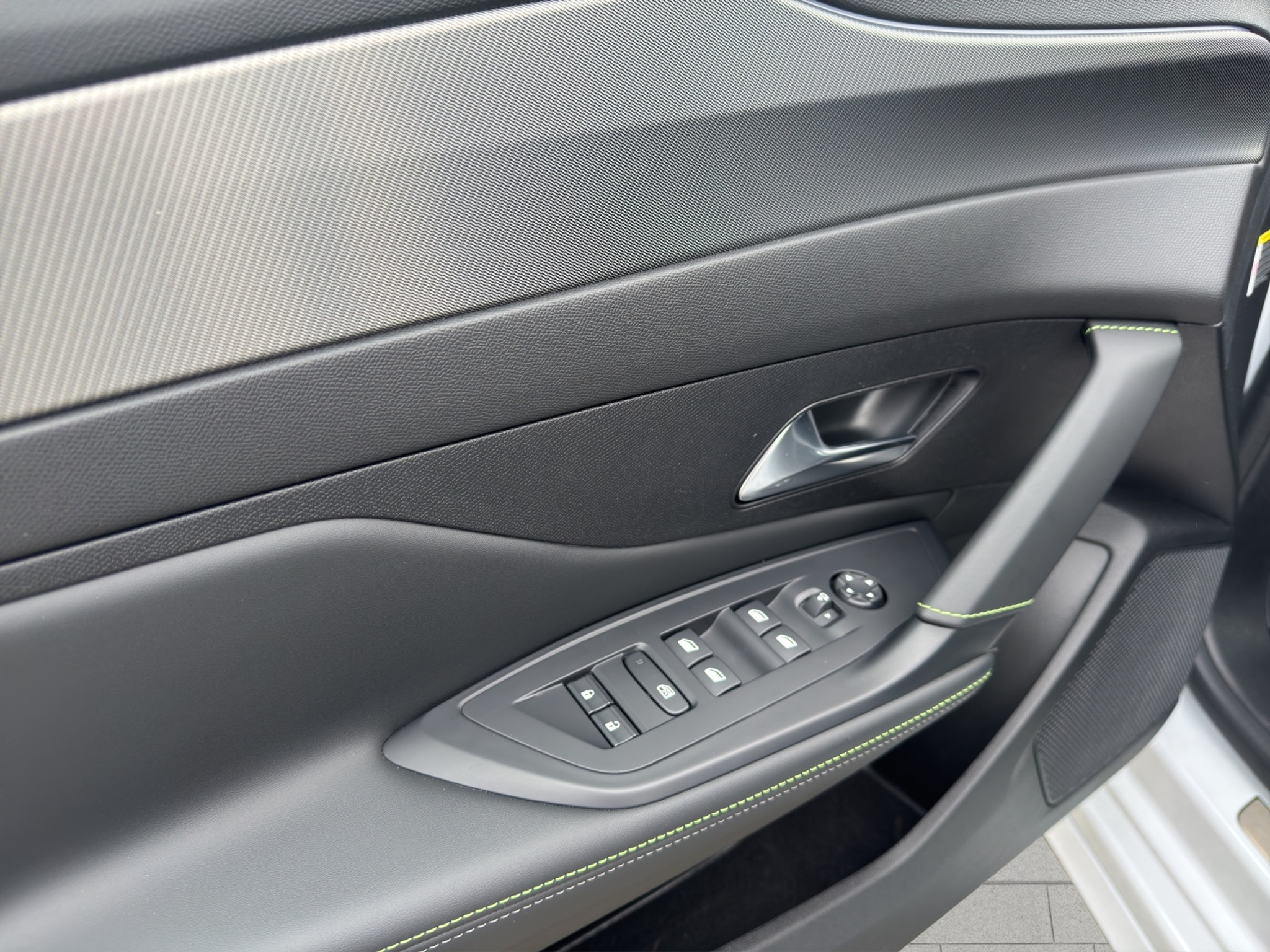 listing desktop thumbnail image 22