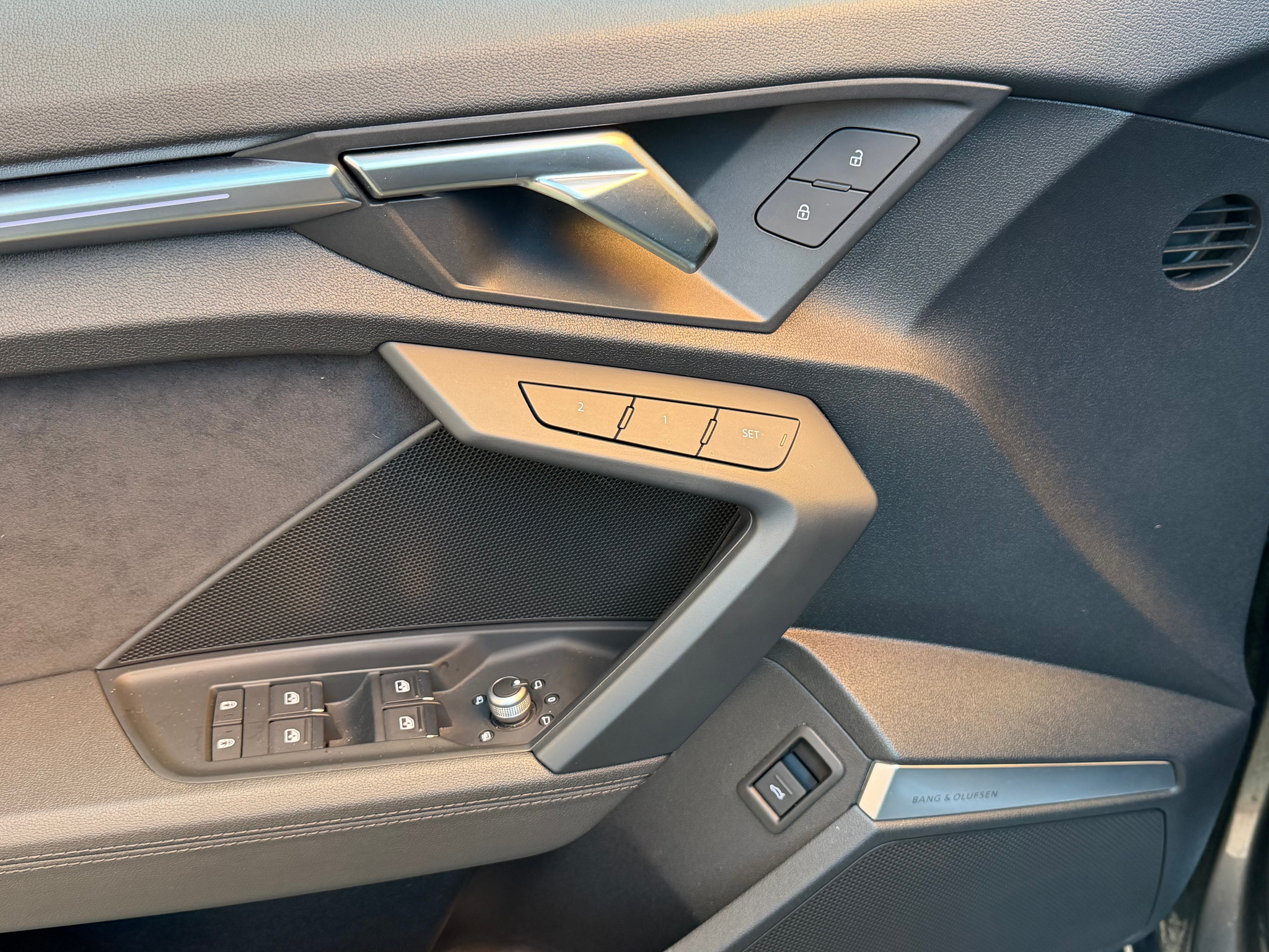 listing desktop thumbnail image 11