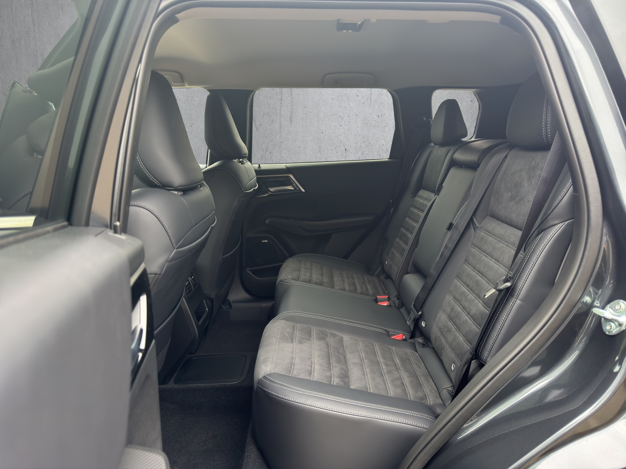 listing desktop thumbnail image 11