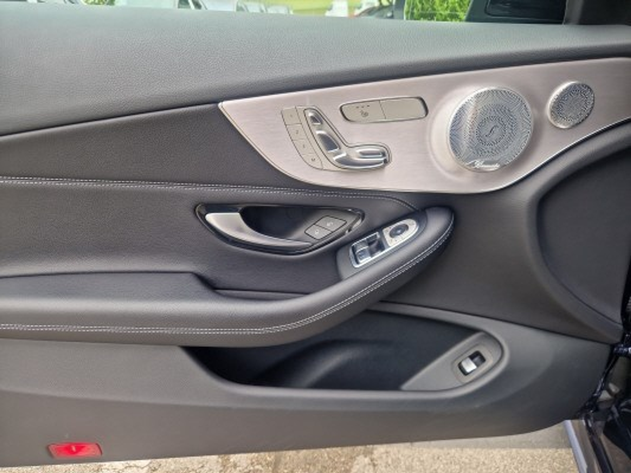 listing desktop thumbnail image 12