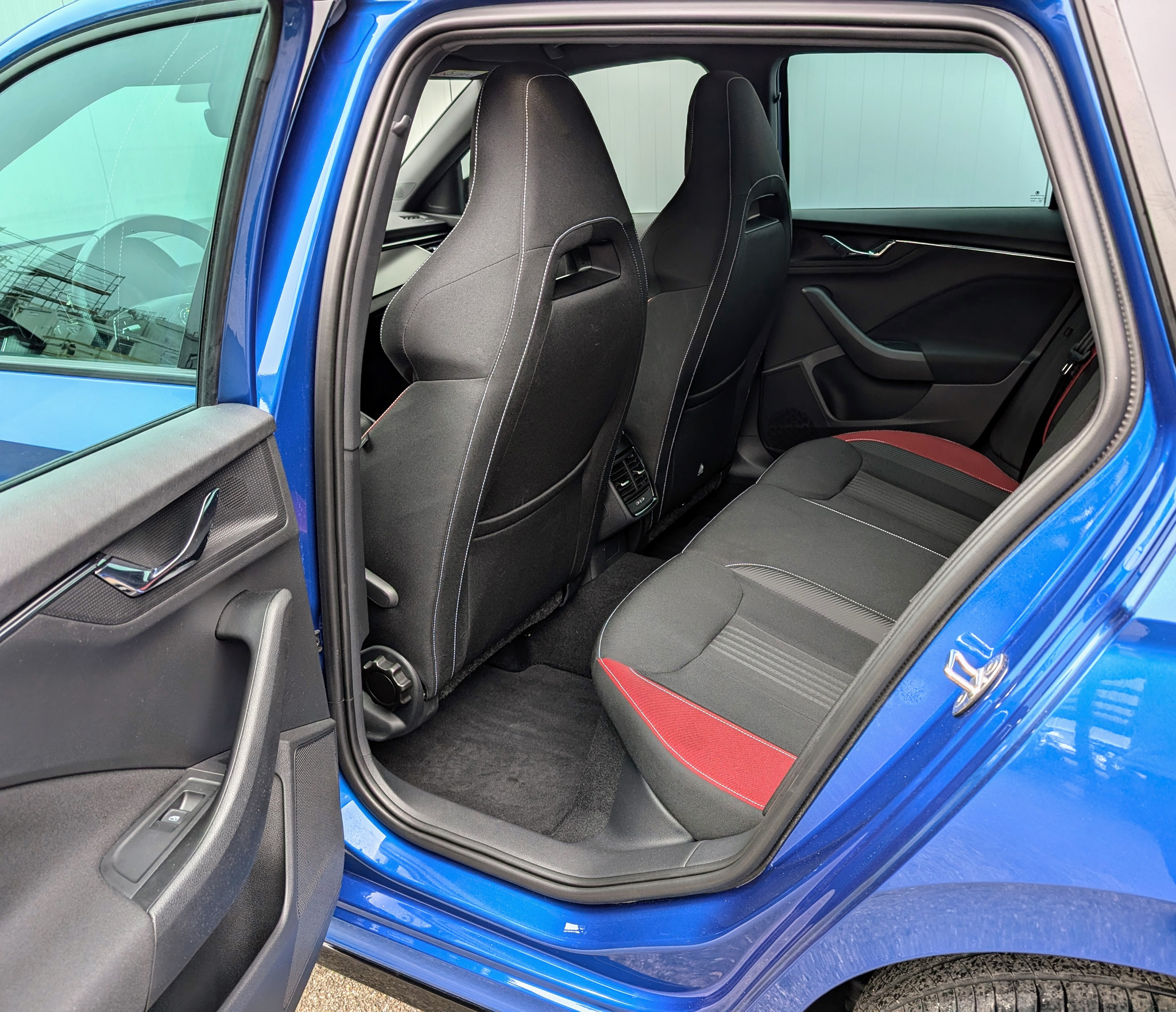 listing desktop thumbnail image 9