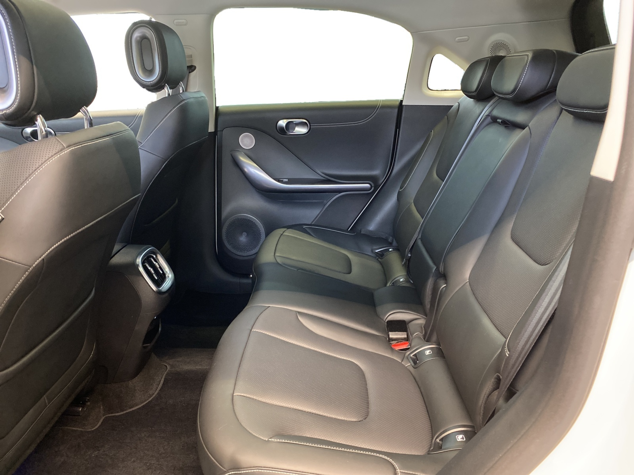 listing desktop thumbnail image 7