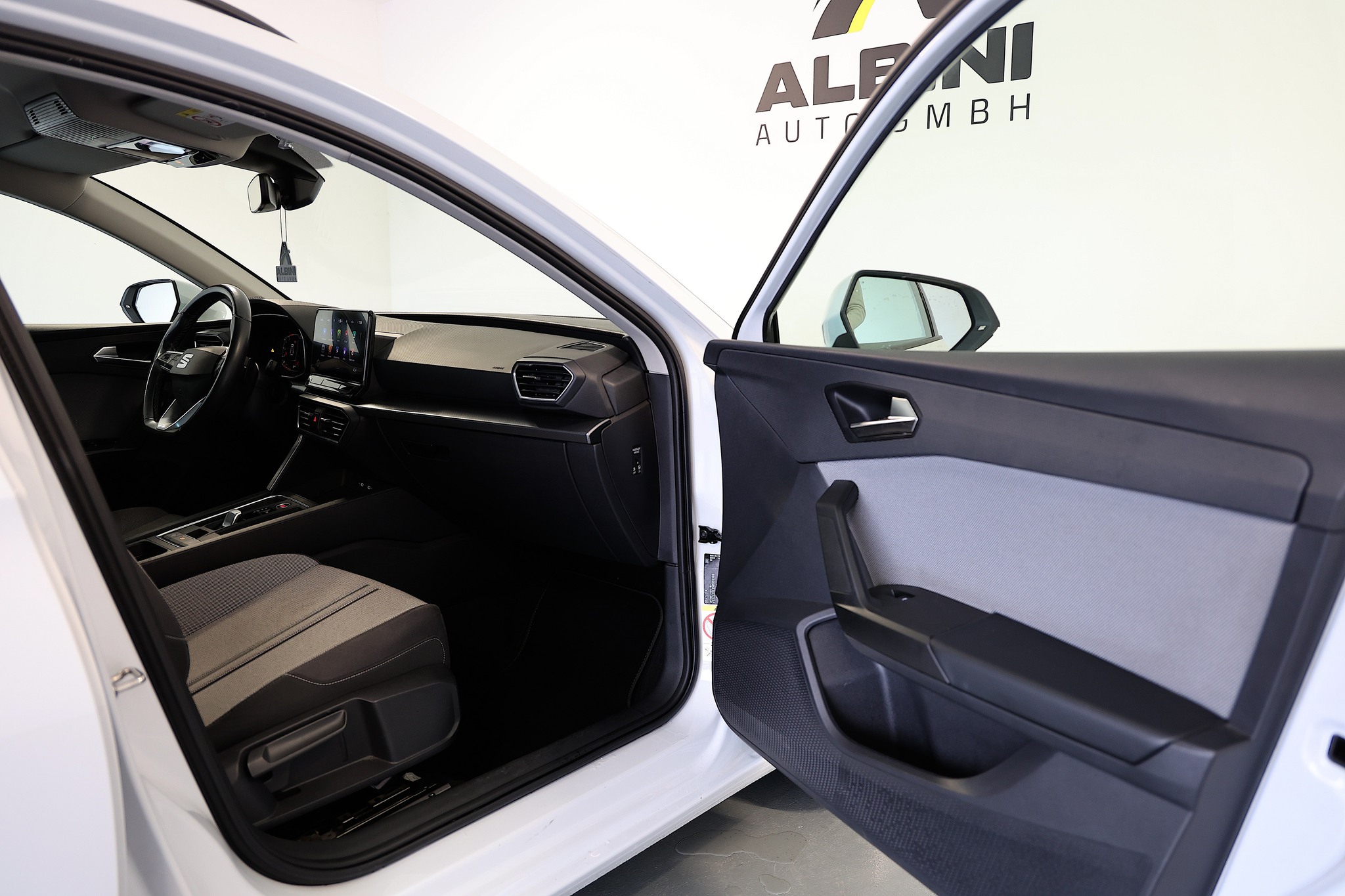 listing desktop thumbnail image 10