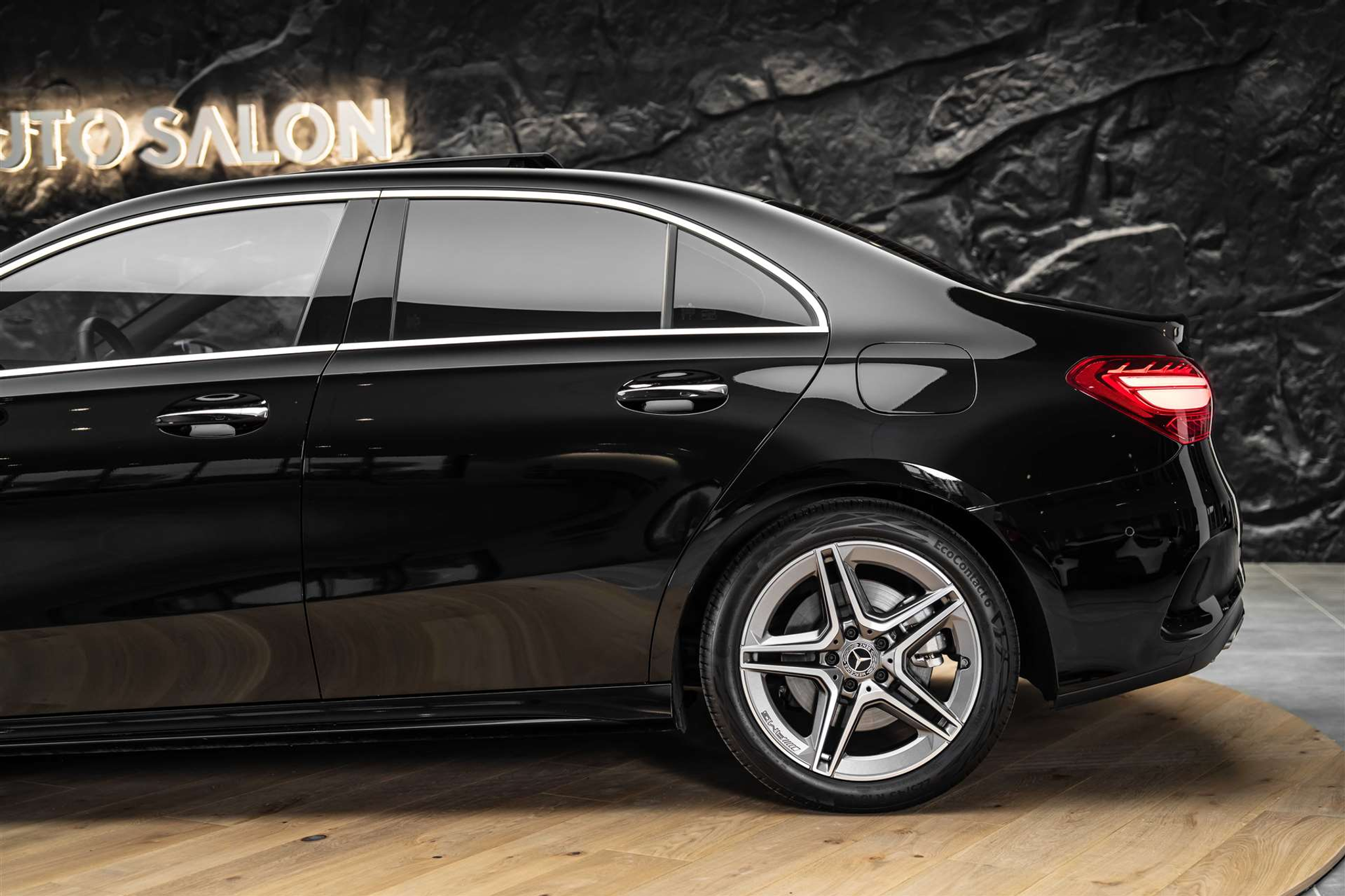 listing desktop thumbnail image 19