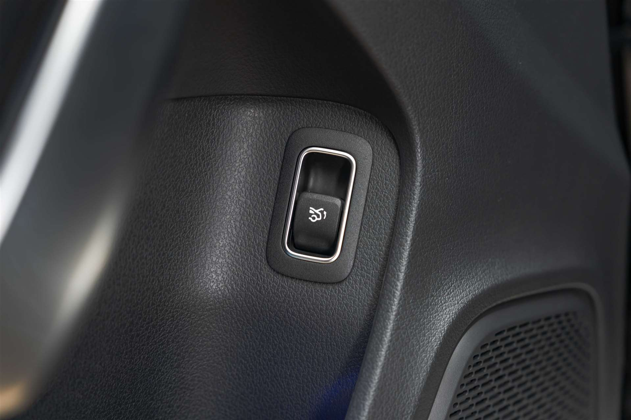 listing desktop thumbnail image 23