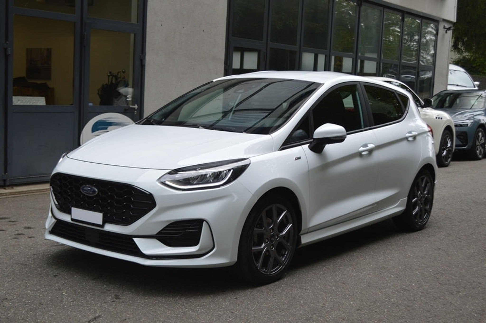 listing desktop thumbnail image 2