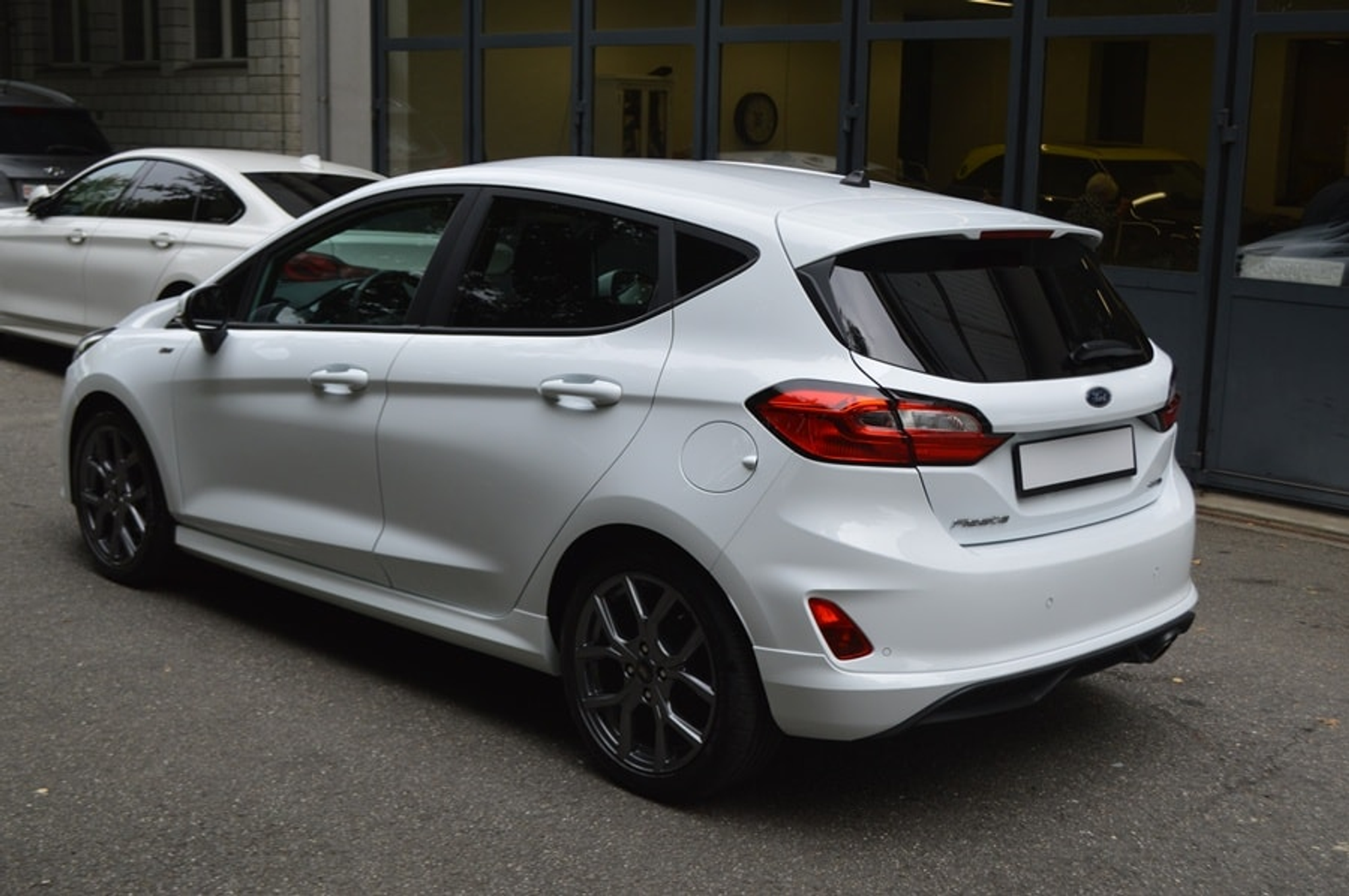 listing desktop thumbnail image 4