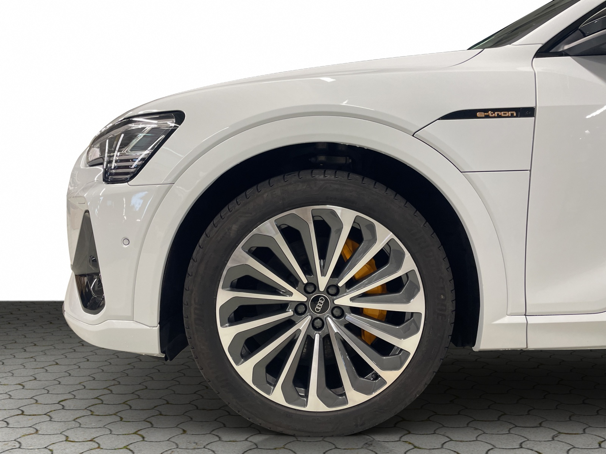 listing desktop thumbnail image 8