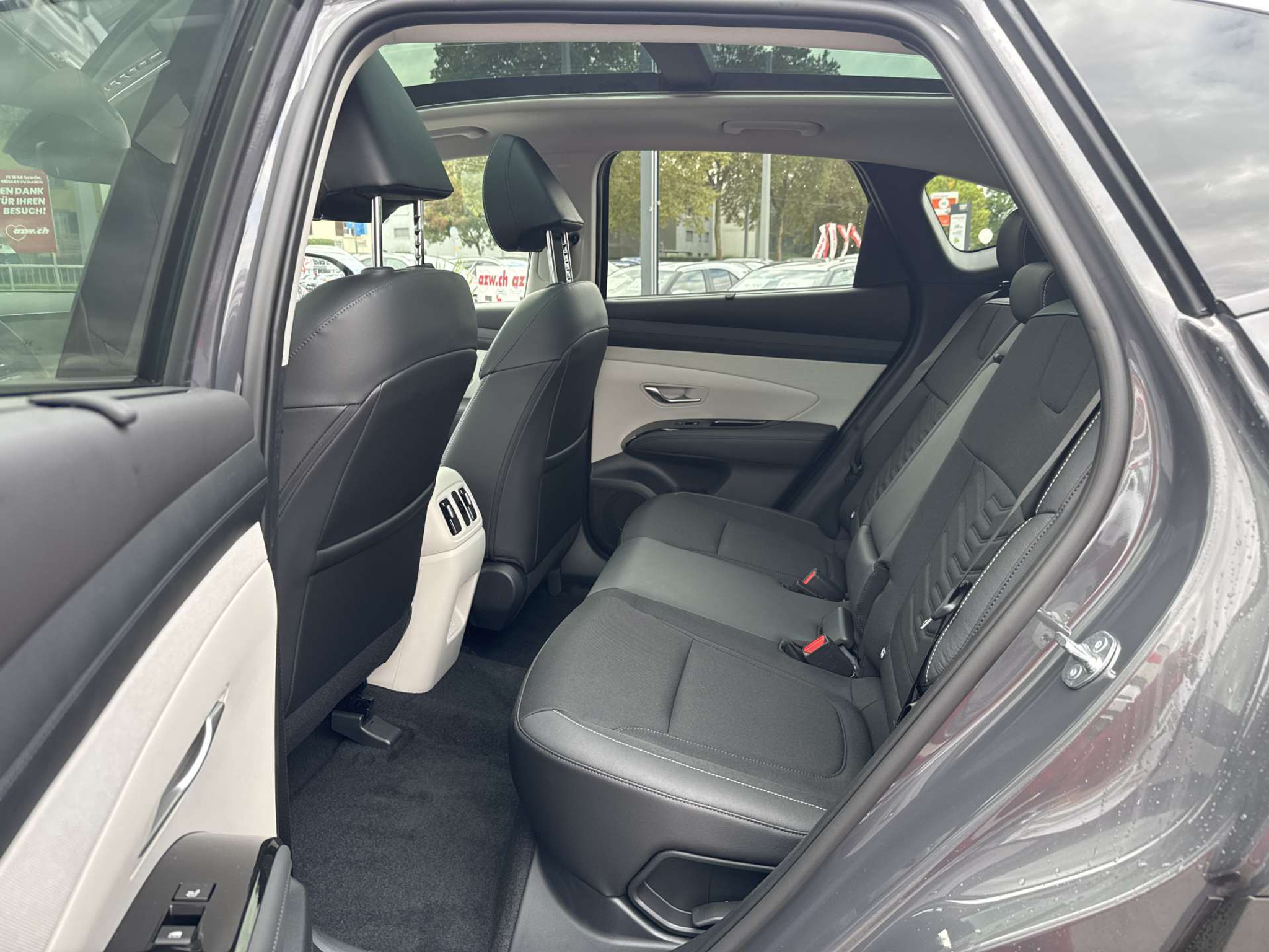 listing desktop thumbnail image 6