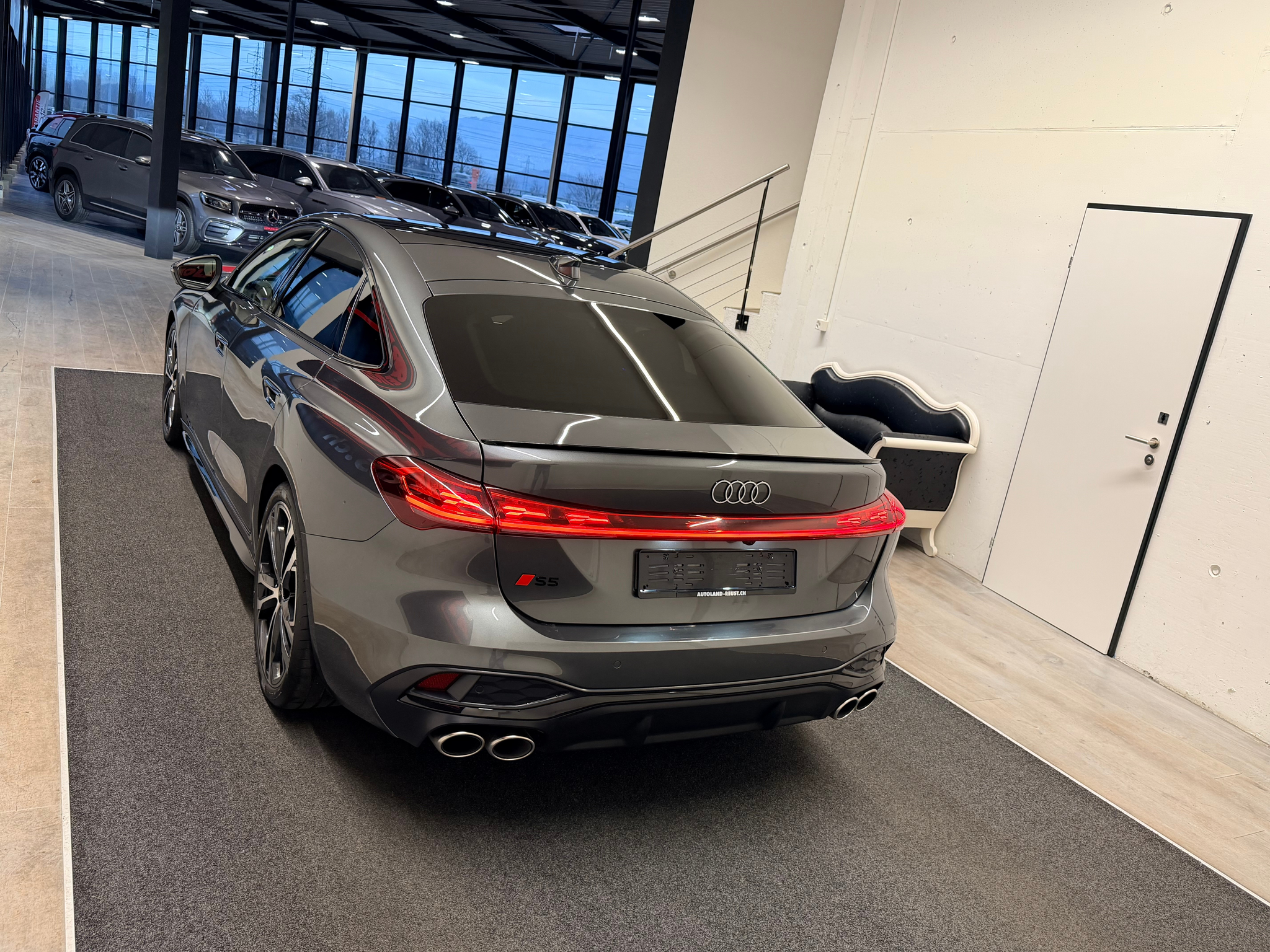 listing desktop thumbnail image 8