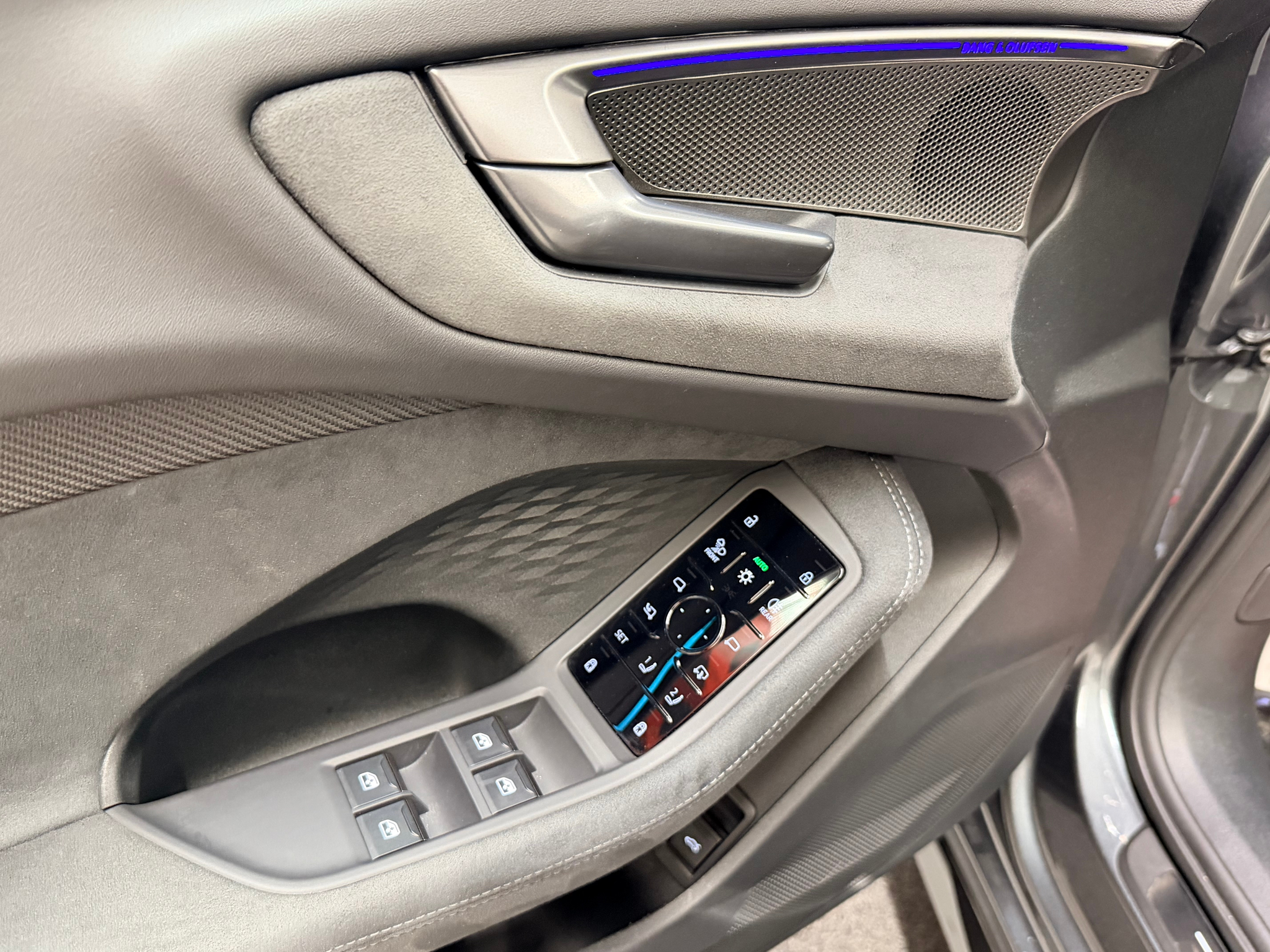 listing desktop thumbnail image 13