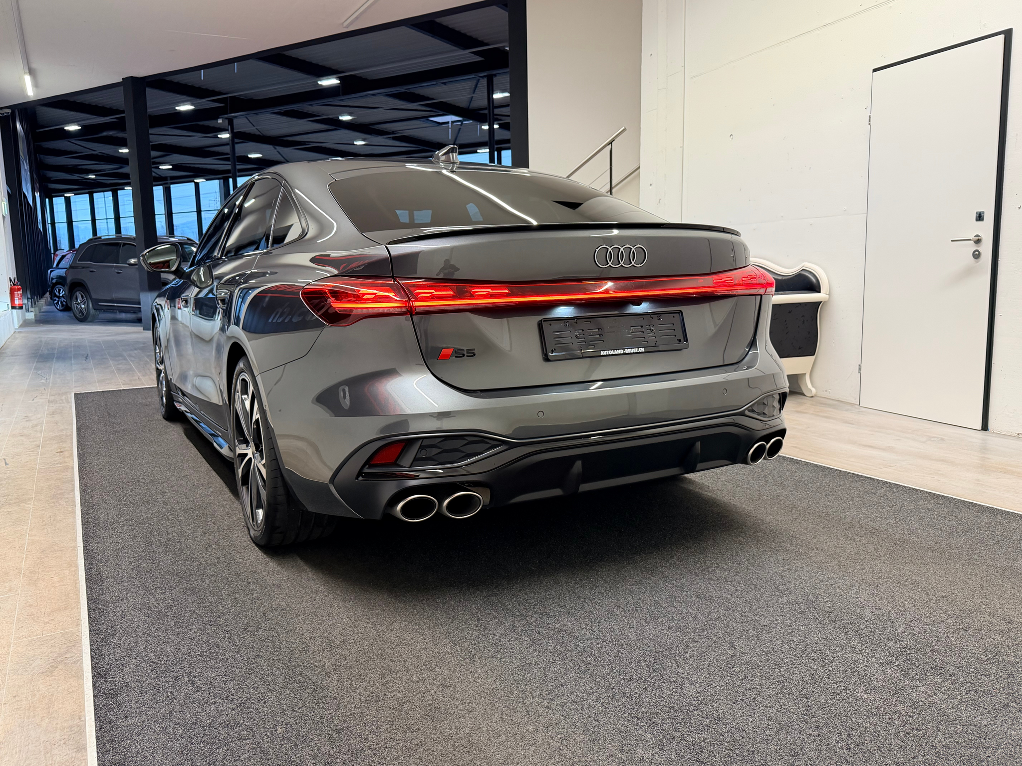 listing desktop thumbnail image 7