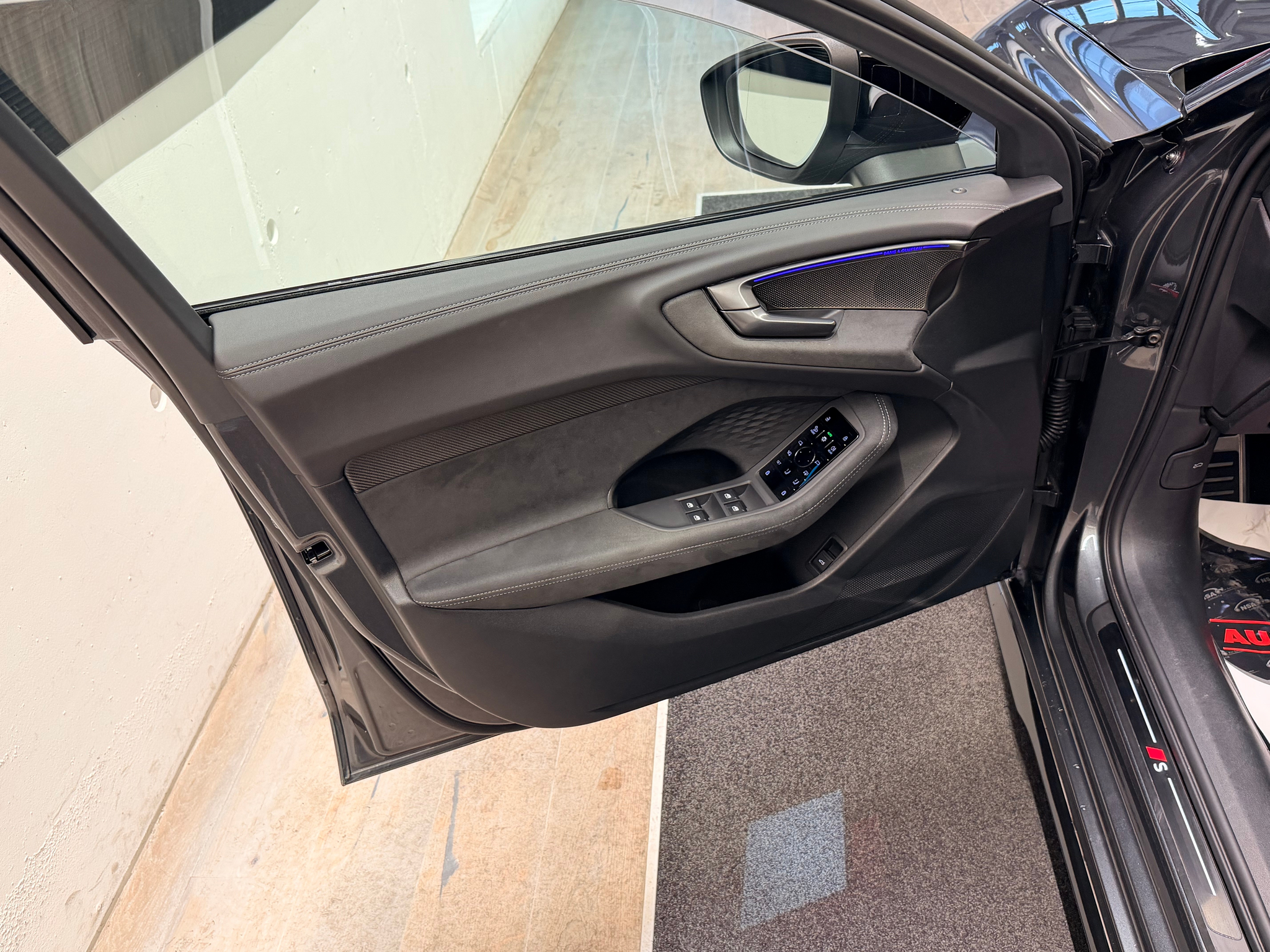 listing desktop thumbnail image 12