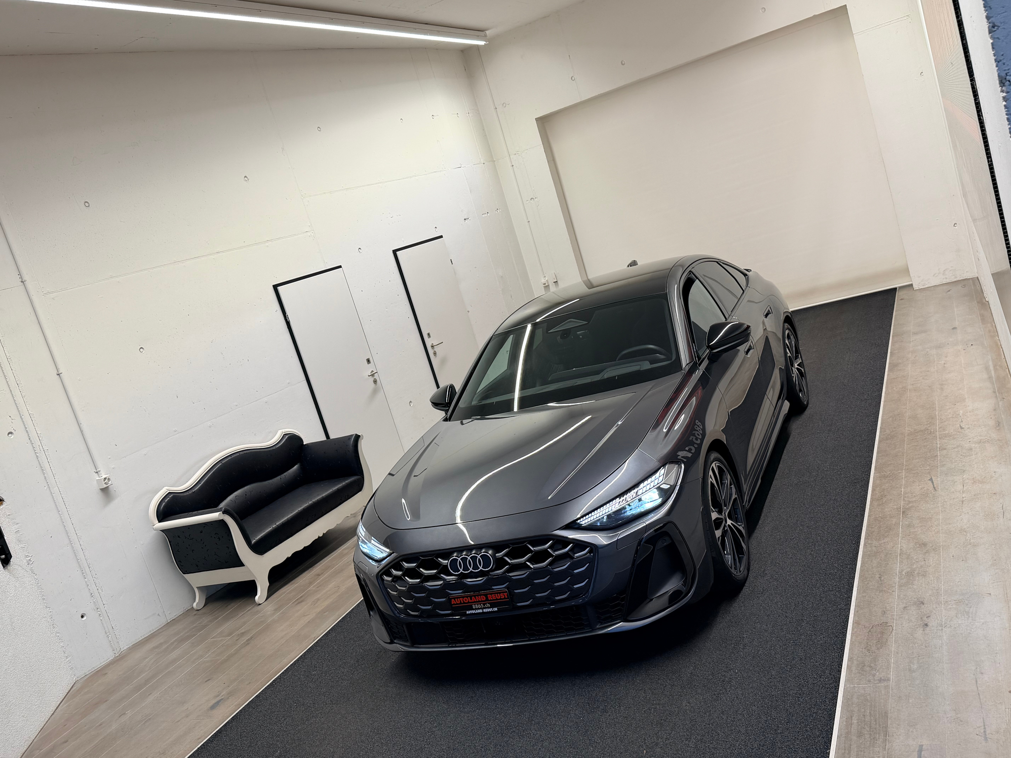 listing desktop thumbnail image 3