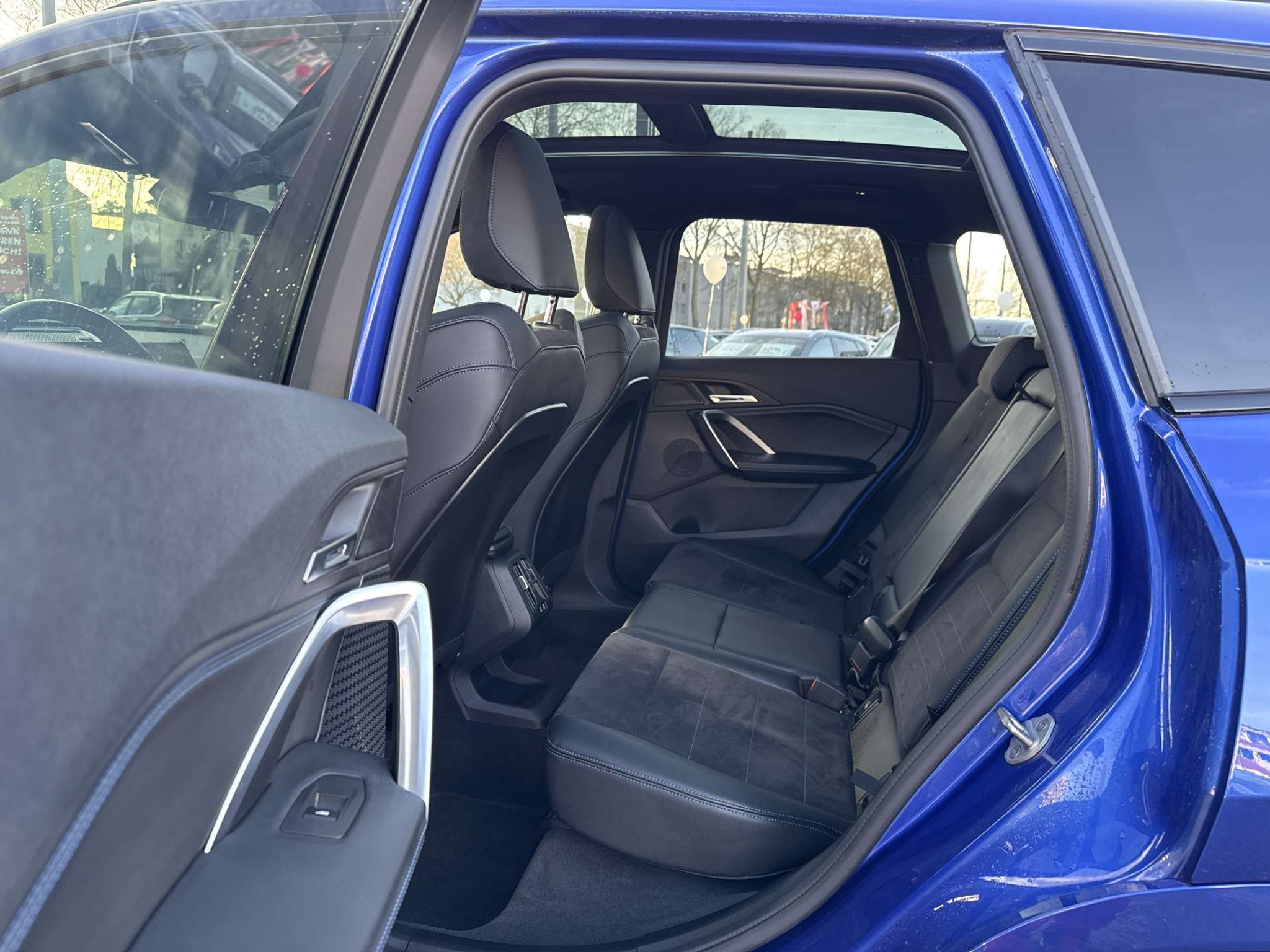 listing desktop thumbnail image 6