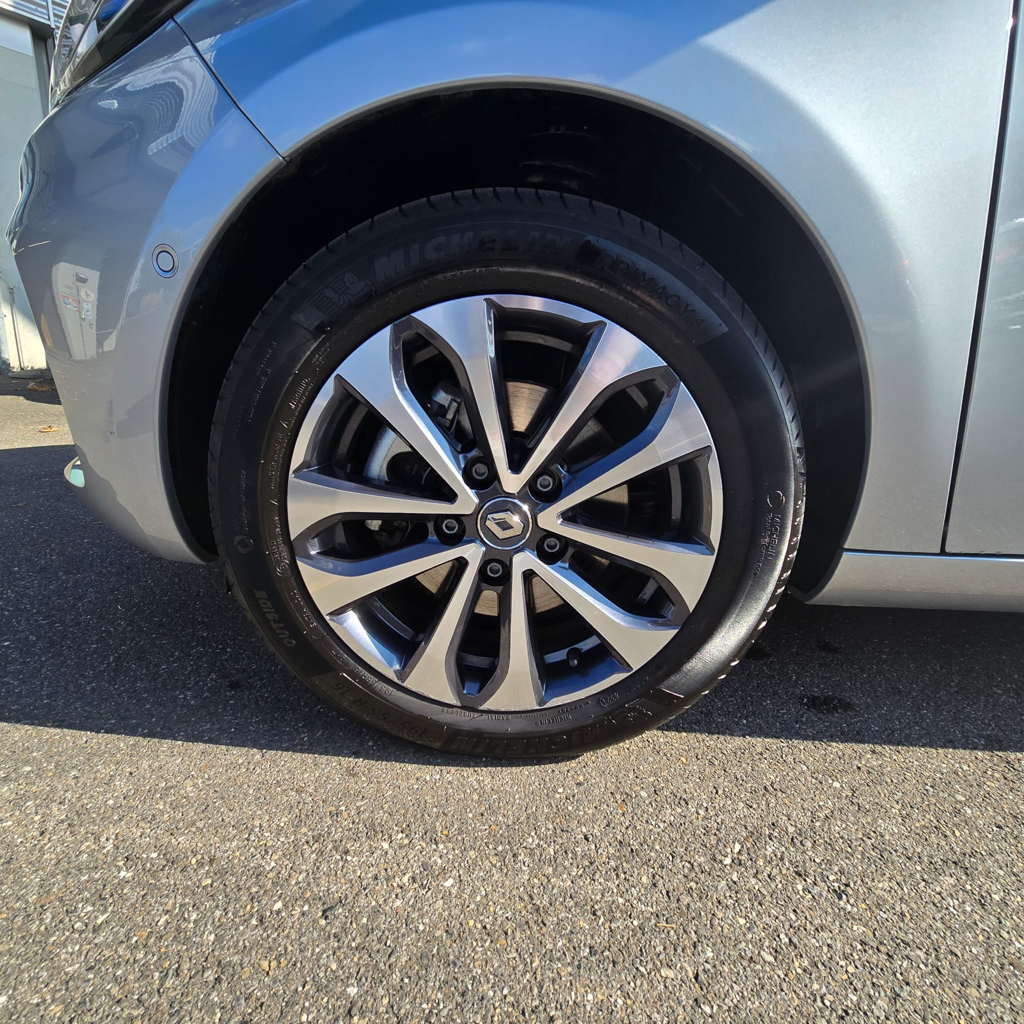 listing desktop thumbnail image 15