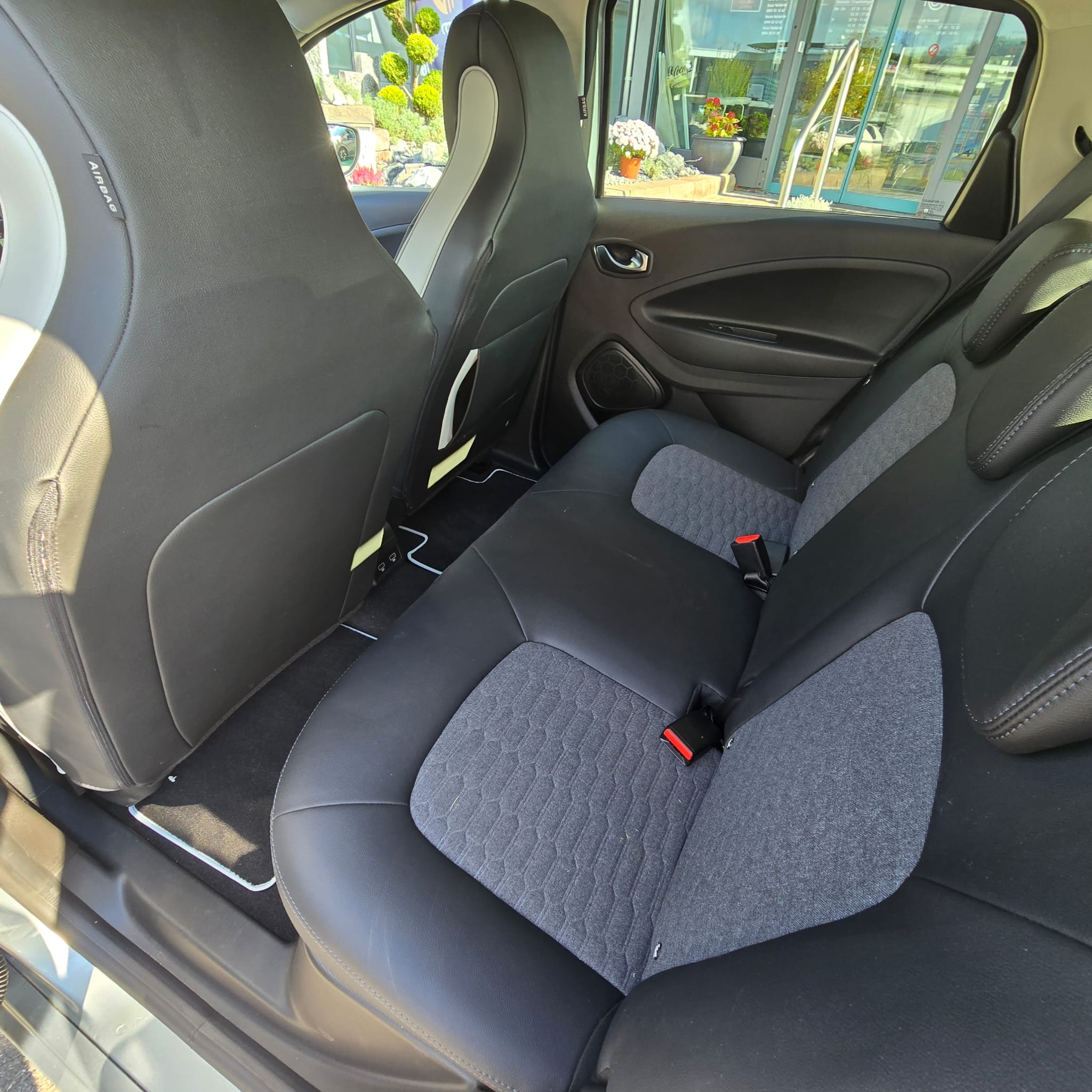 listing desktop thumbnail image 14