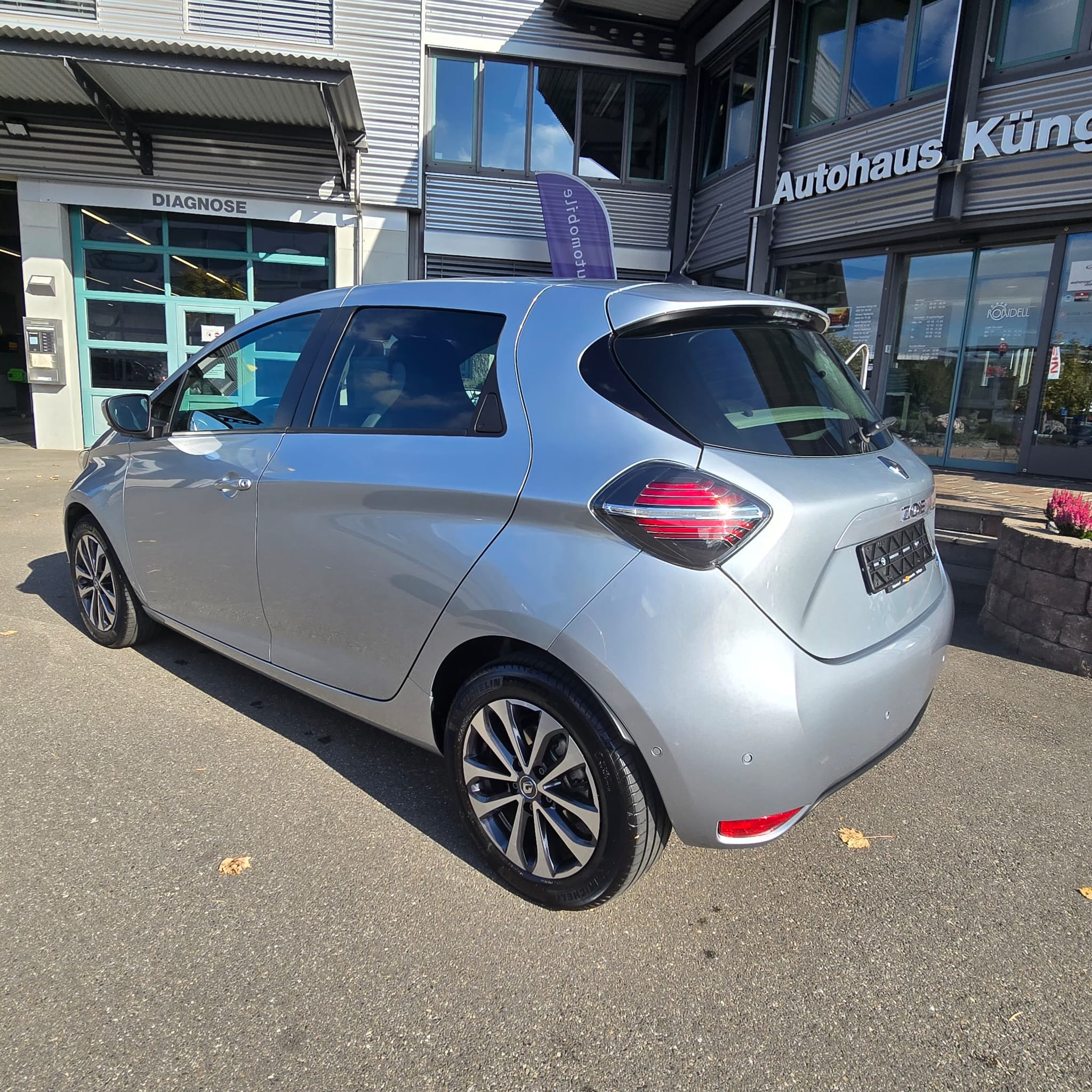 listing desktop thumbnail image 5