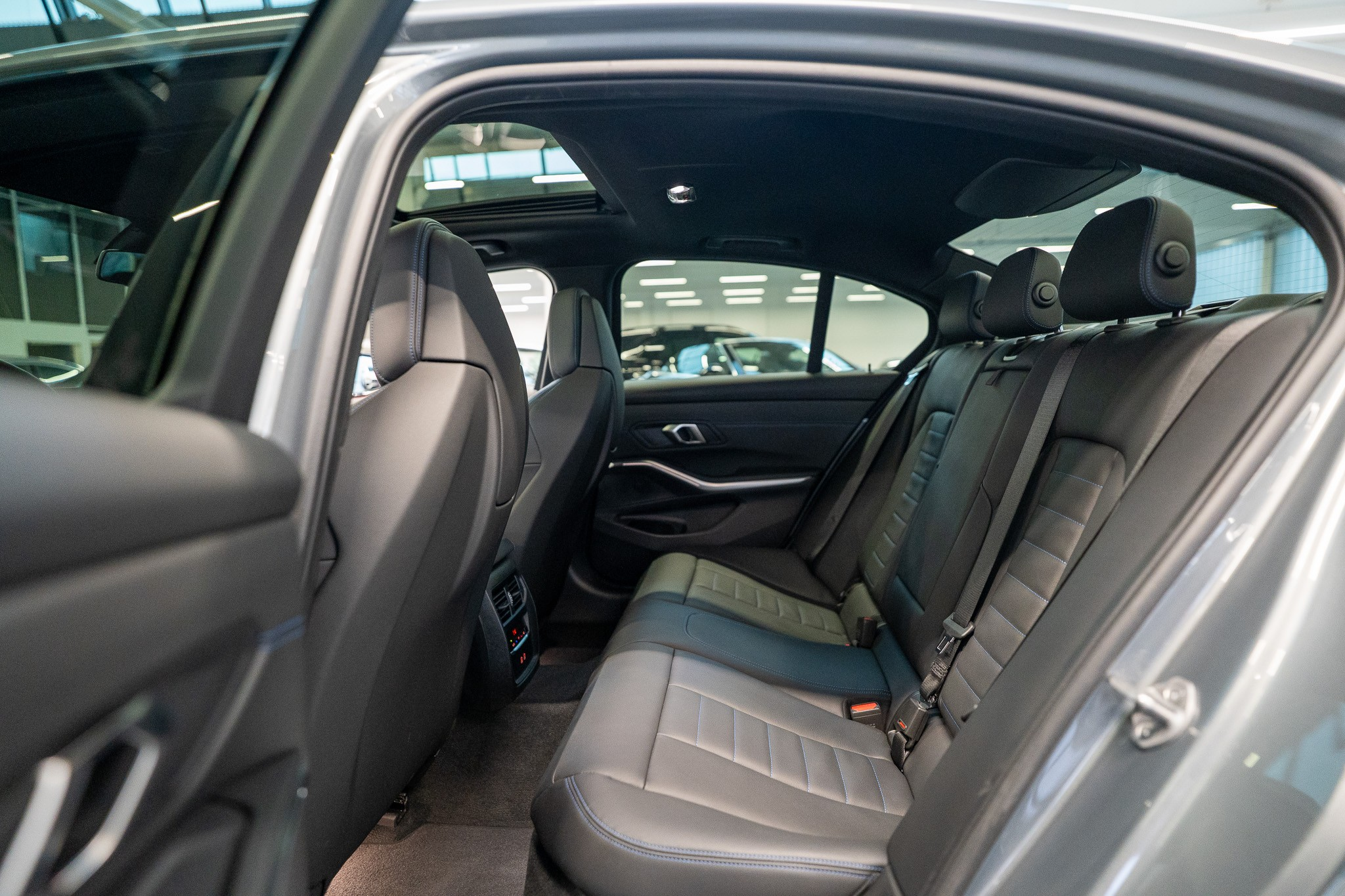 listing desktop thumbnail image 12