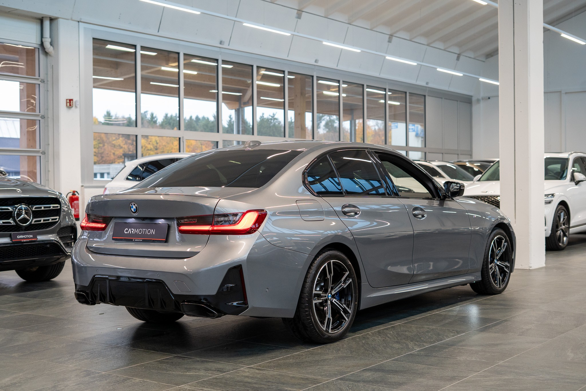 listing desktop thumbnail image 3