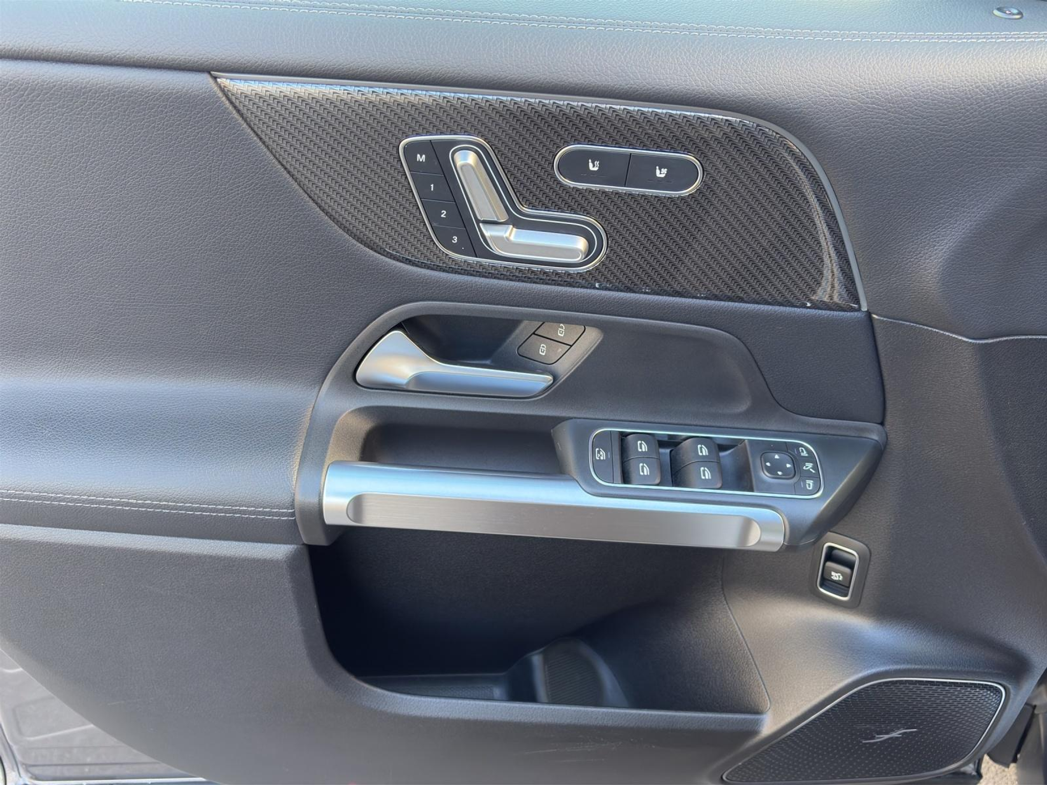 listing desktop thumbnail image 16