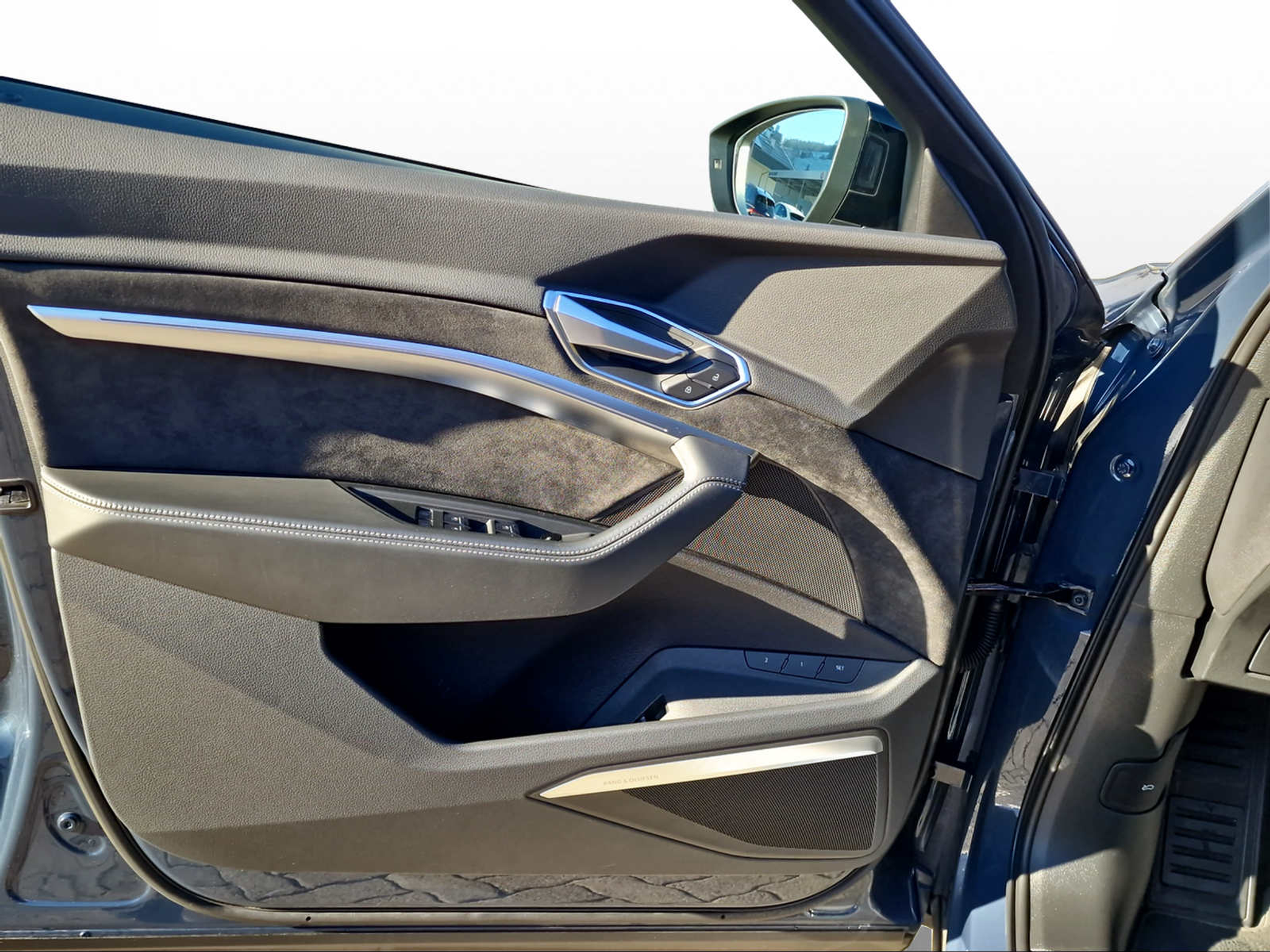 listing desktop thumbnail image 9