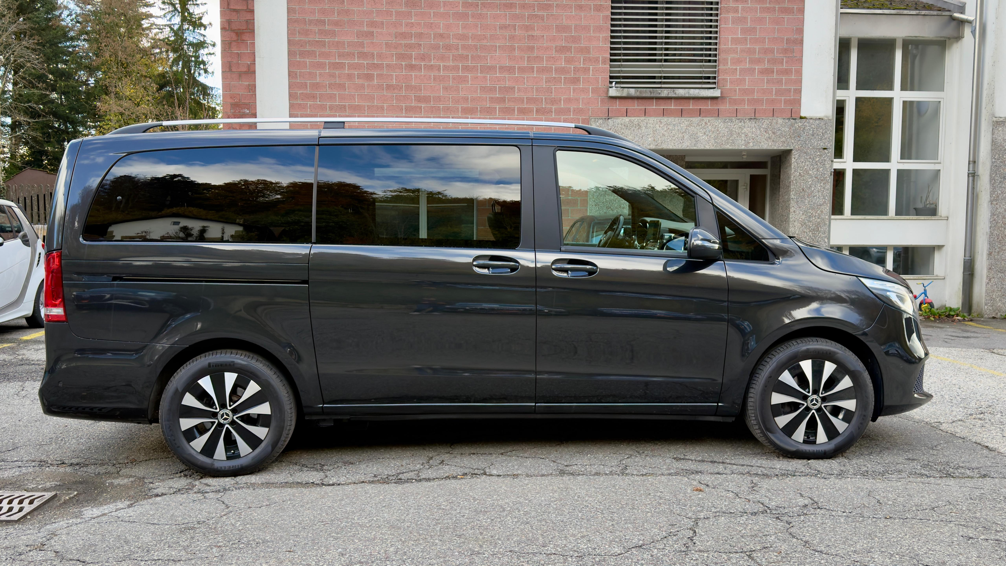 listing desktop thumbnail image 5