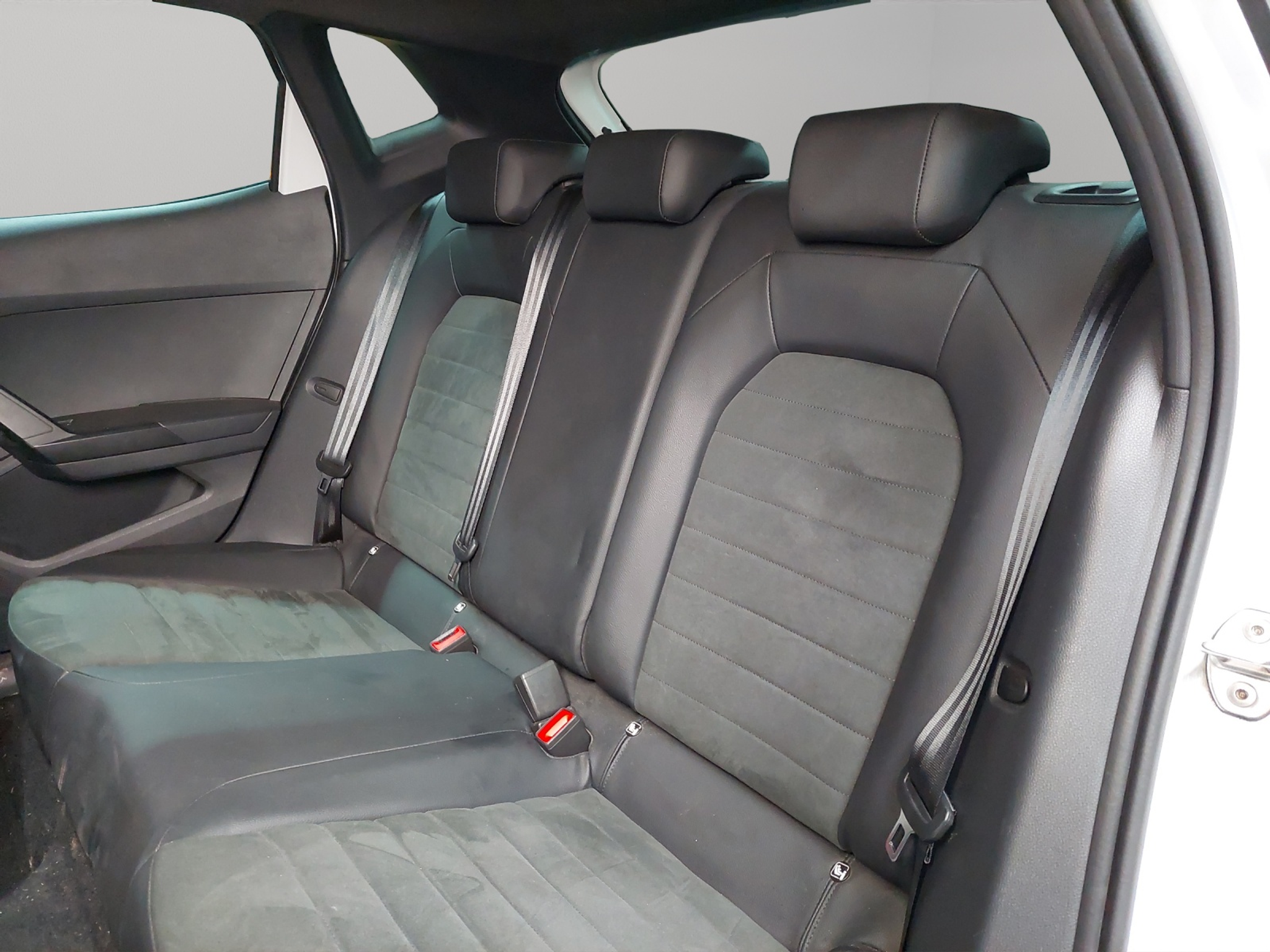 listing desktop thumbnail image 7