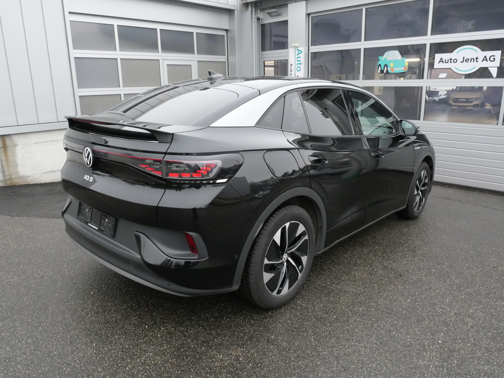 listing desktop thumbnail image 4