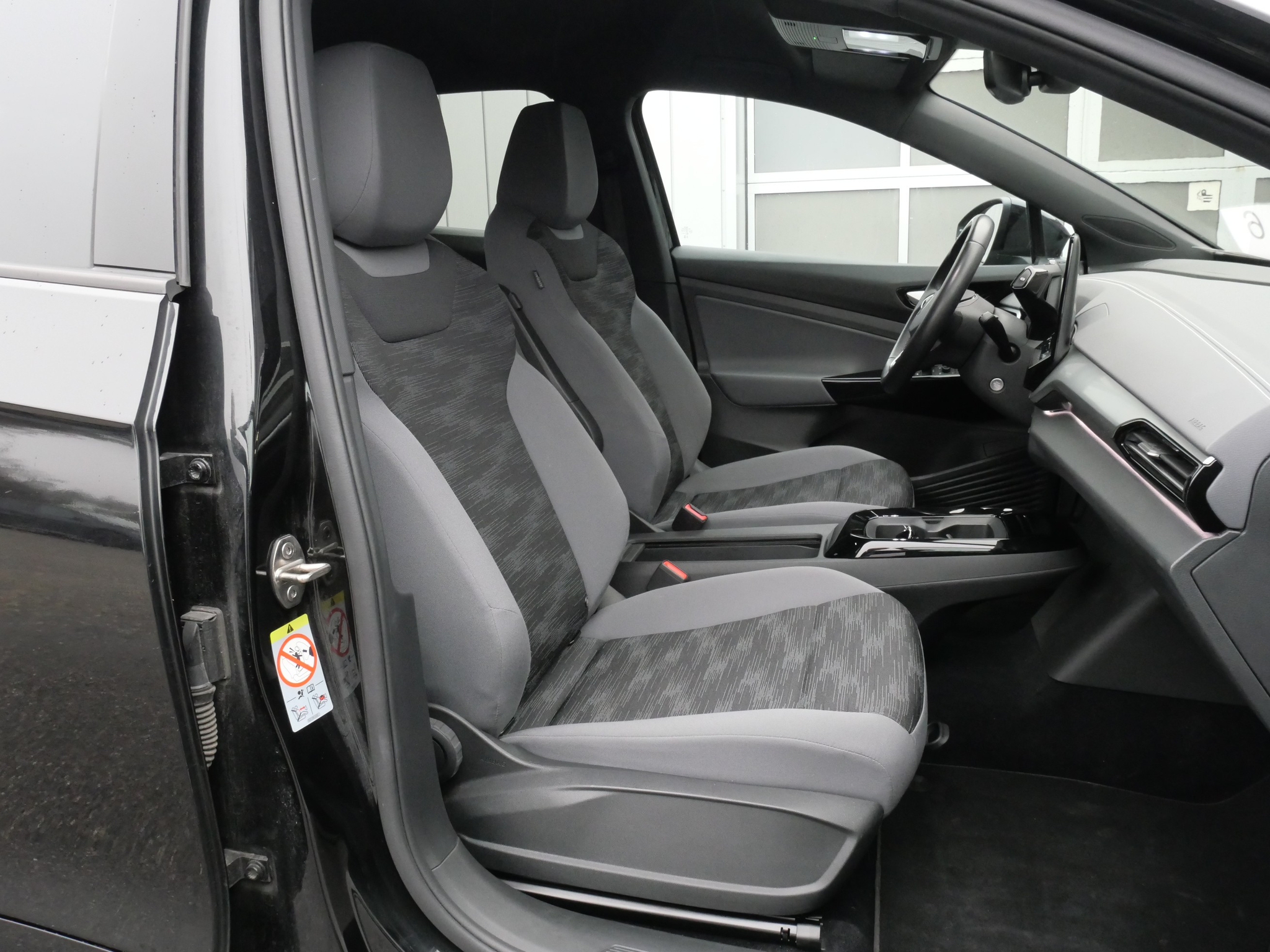 listing desktop thumbnail image 9