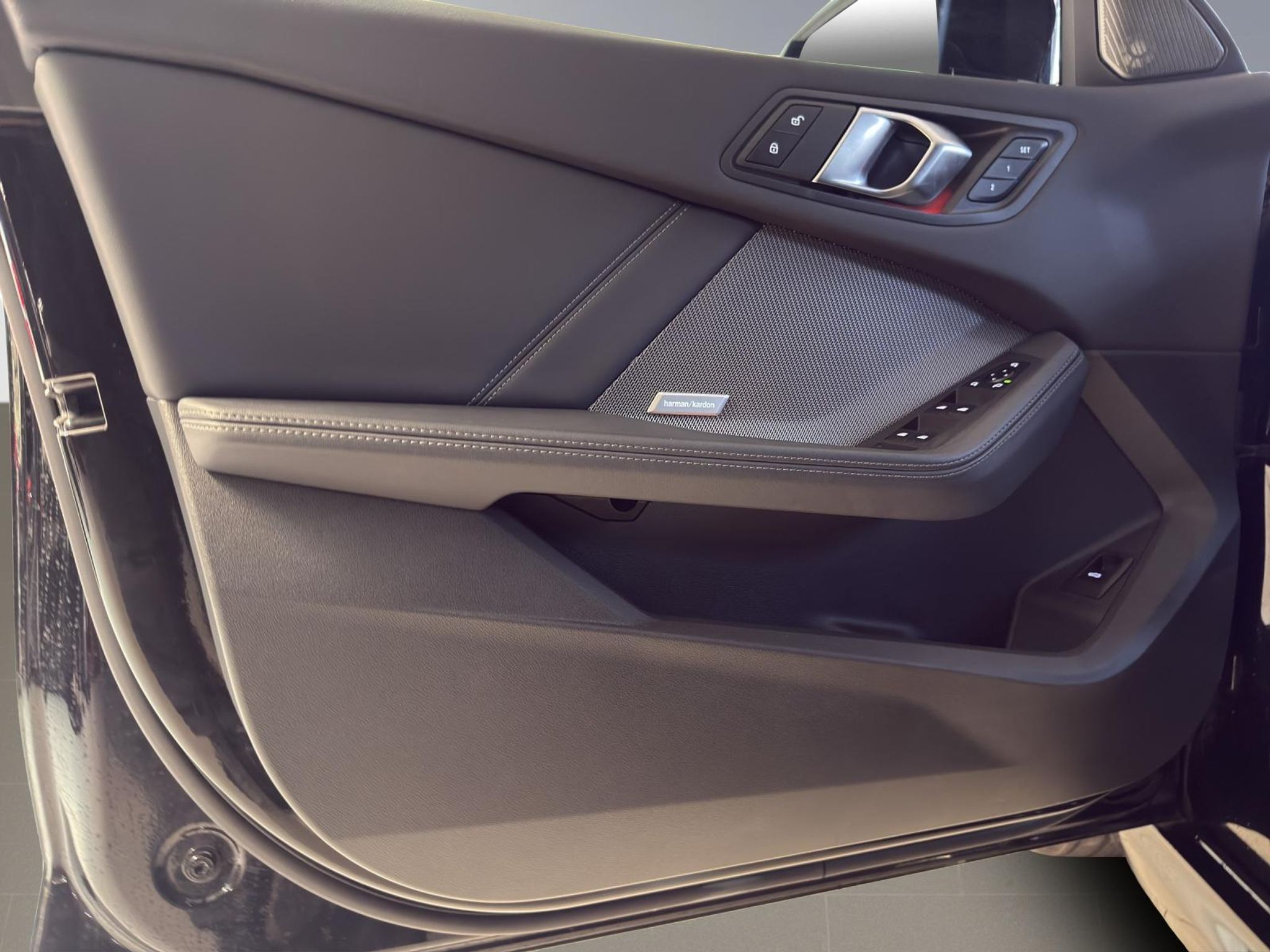 listing desktop thumbnail image 15