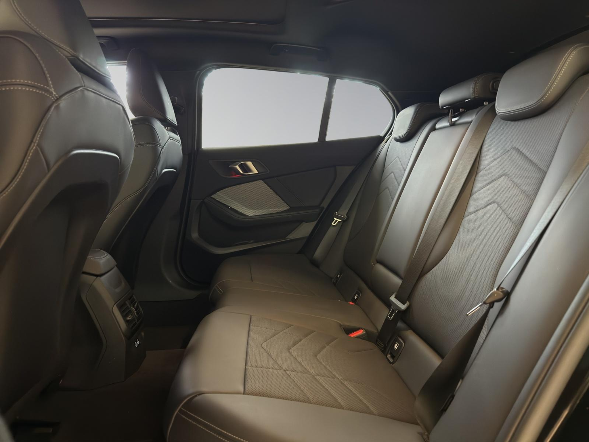 listing desktop thumbnail image 16