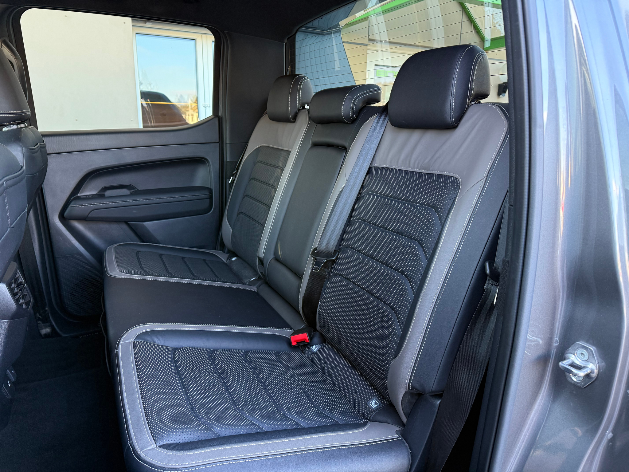 listing desktop thumbnail image 28